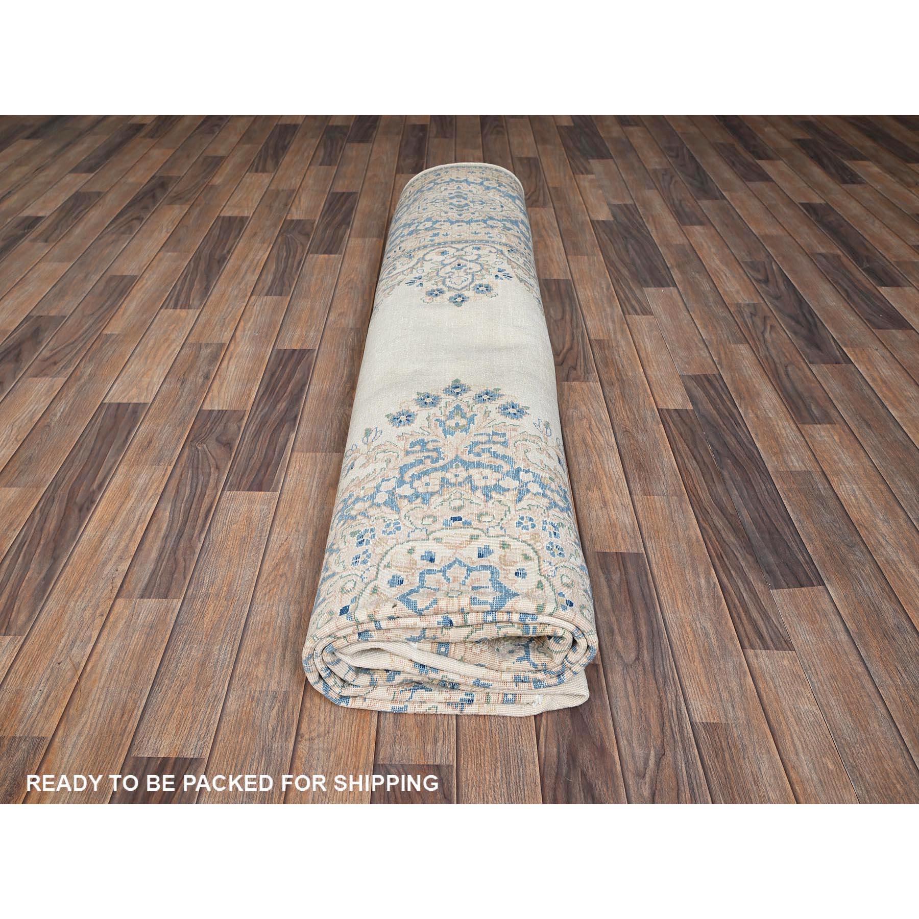 10'x10' Ivory Vintage Persian Kerman Hand Knotted Soft Wool Square Rug For Sale 5