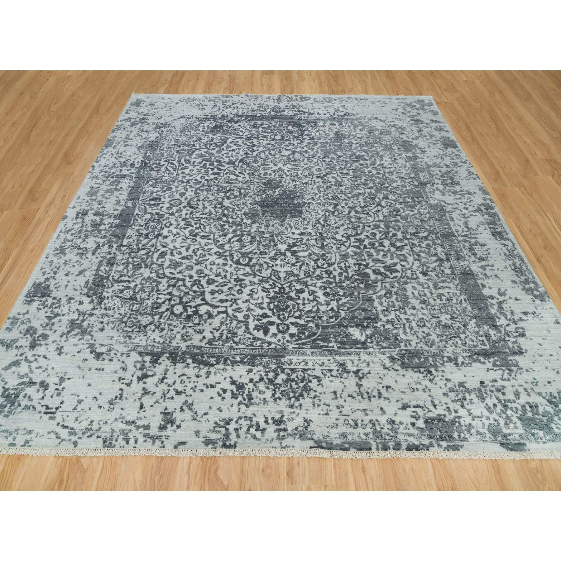 Dies ist eine wirklich echte one-of-a-kind Hand geknüpft Broken Persian Design, Wolle und Seide, Orientteppich. Es wurde monatelang von erfahrenen Kunsthandwerkern in jahrhundertealten Webtechniken geknüpft. 
Primäre MATERIALIEN: Wolle &