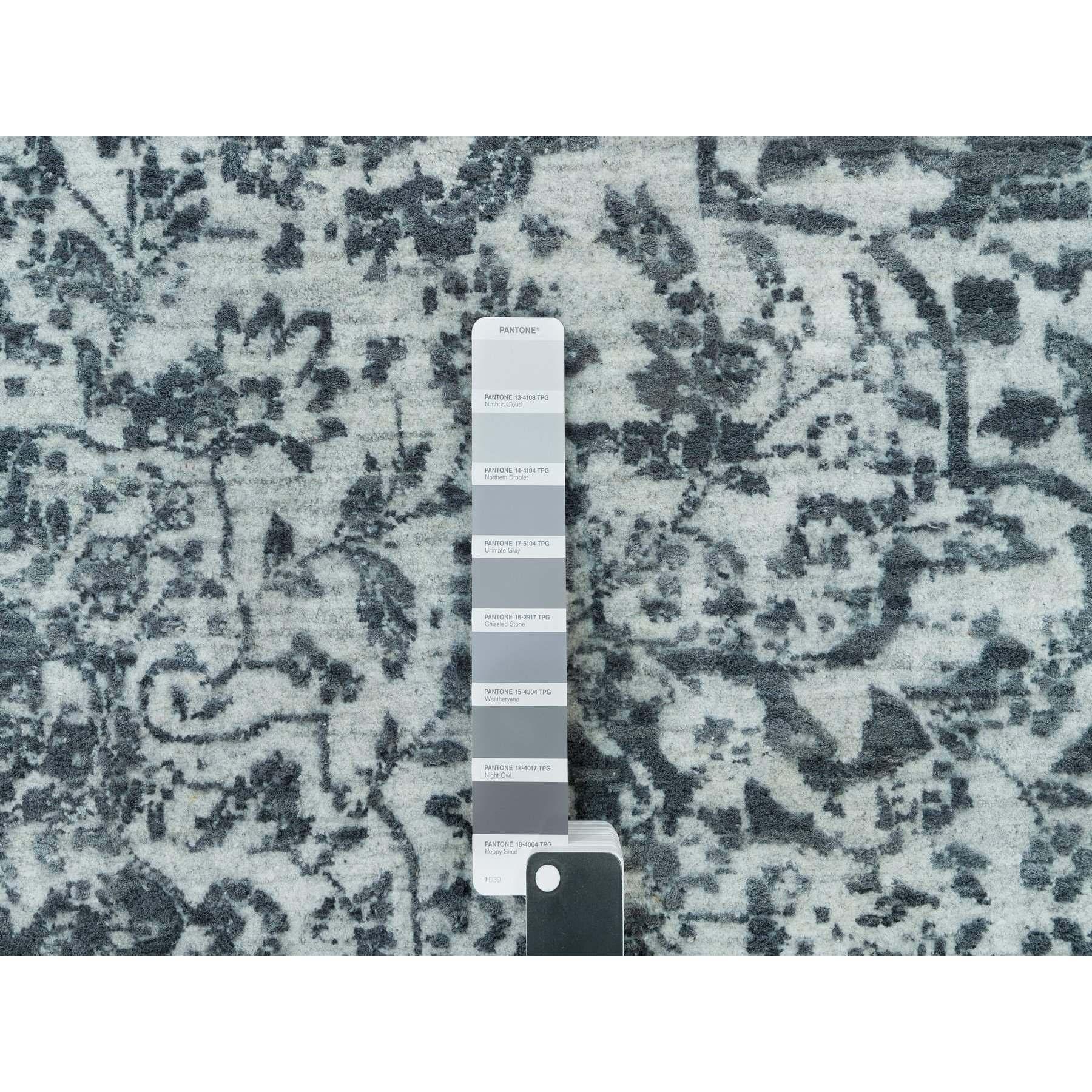 10'x10' Misty Gray Handgeknüpfter Broken Persischer quadratischer Teppich aus Wolle und Seide in Grau im Angebot 1