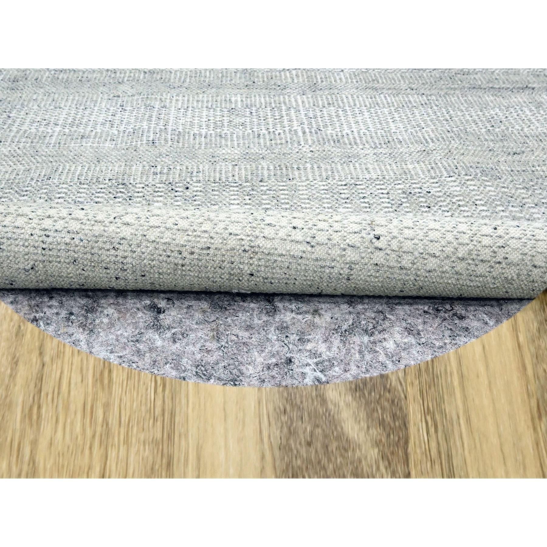Indien Tapis rond en pure laine 10'x10' Misty Gray Distressed Grass Design, noué à la main en vente