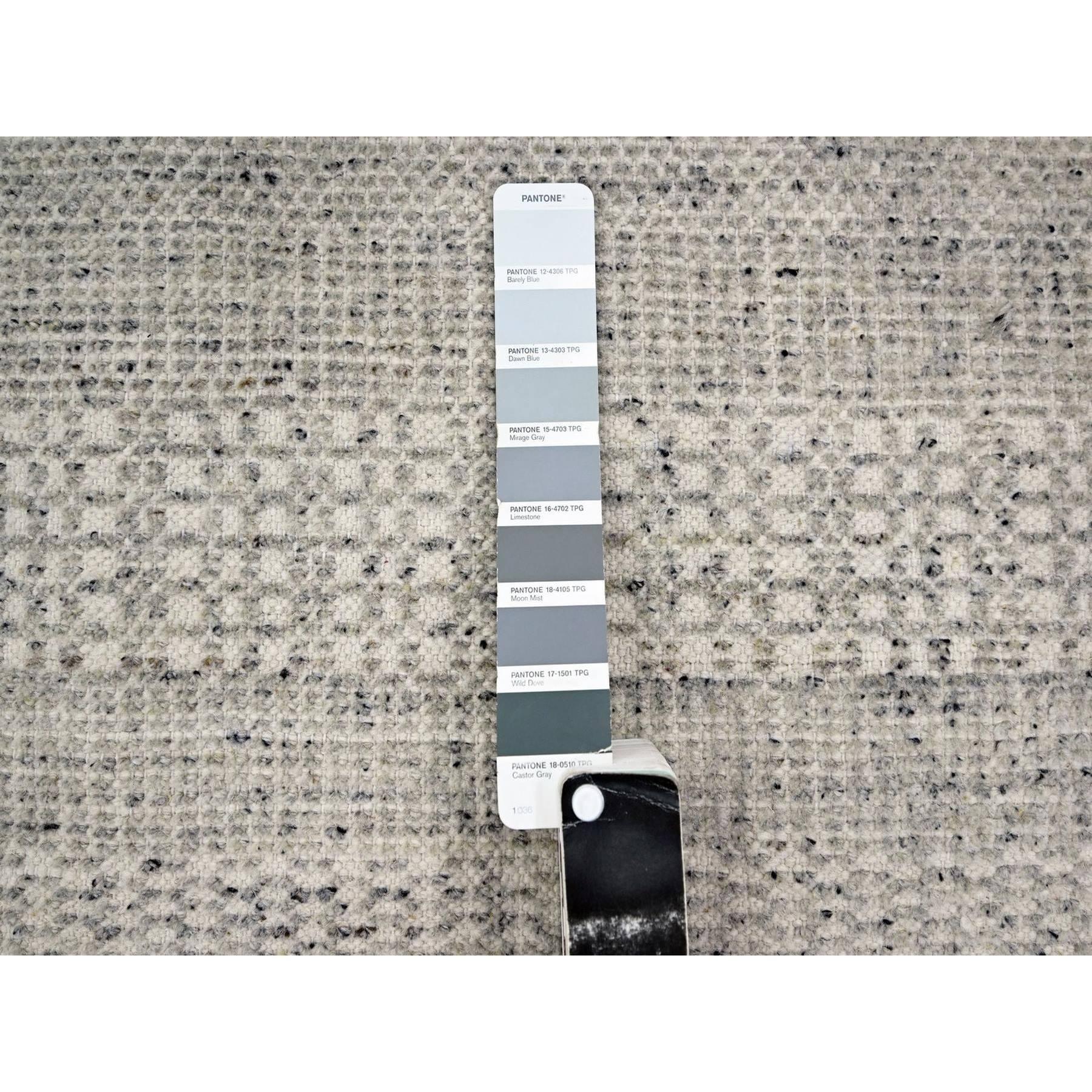 XXIe siècle et contemporain Tapis rond en pure laine 10'x10' Misty Gray Distressed Grass Design, noué à la main en vente
