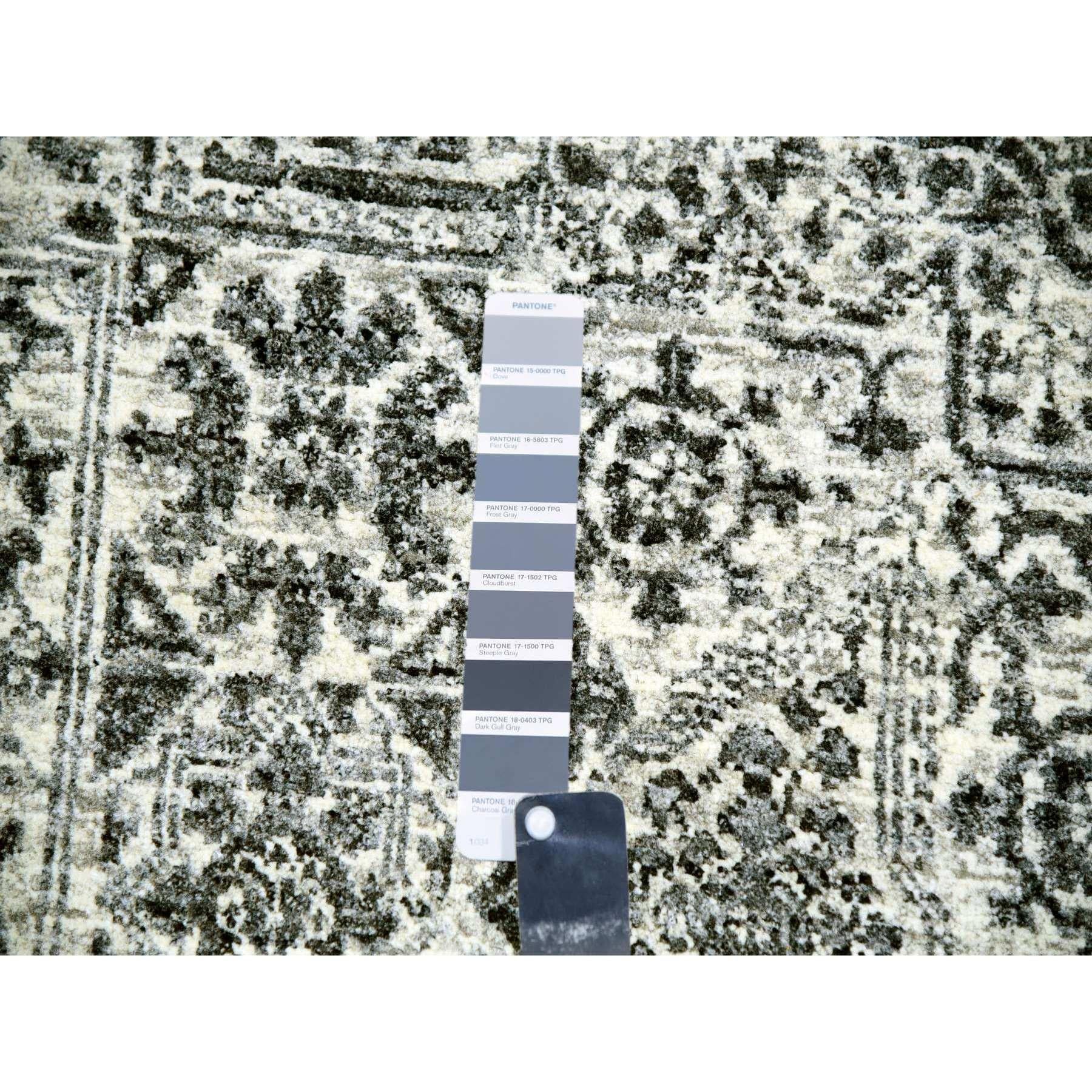 10'x10' Oxford Weißer handgeknüpfter runder Teppich aus organischer Wolle der Mamluken-Dynastie ungefärbt (21. Jahrhundert und zeitgenössisch) im Angebot