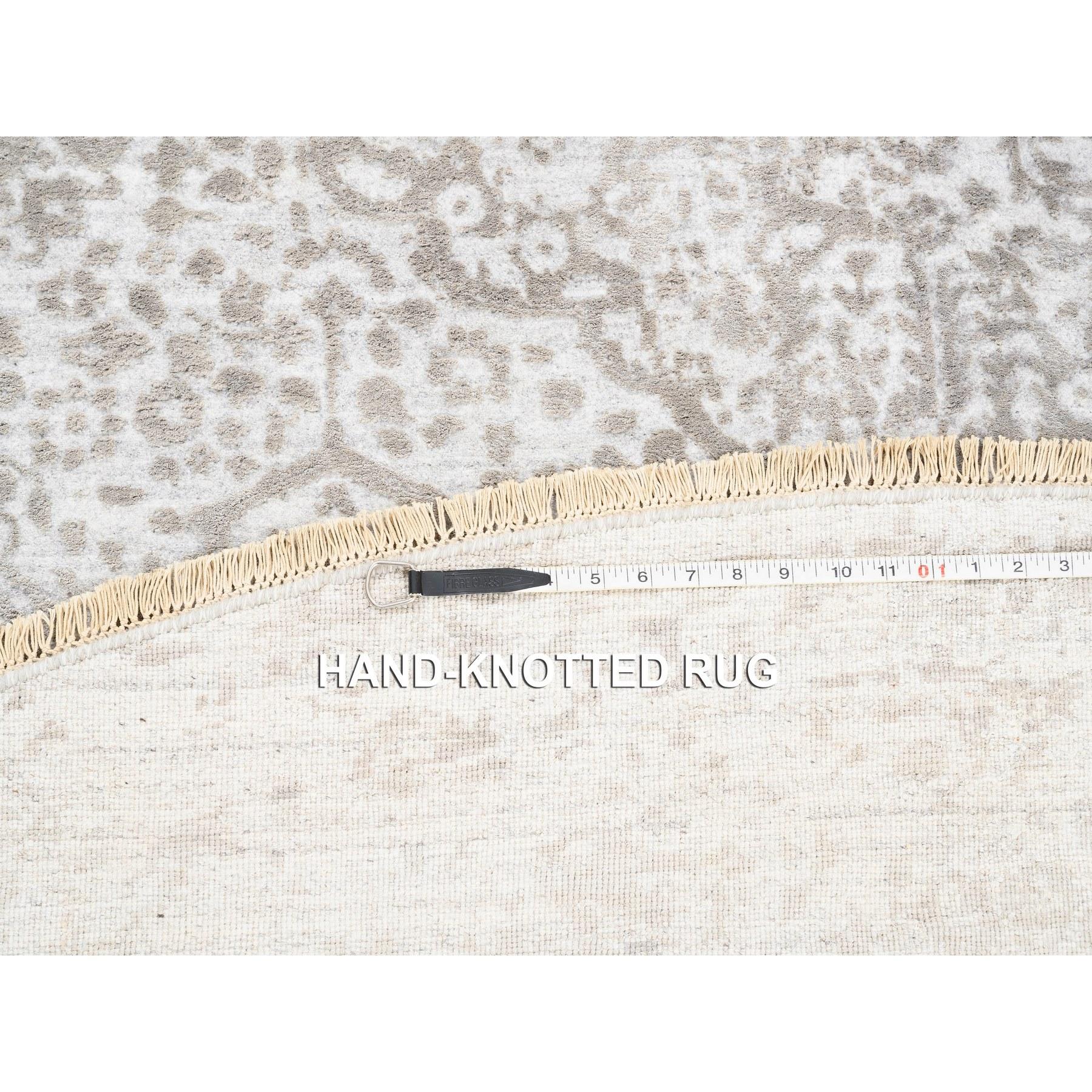 10'x10' Runder Grauer Gebrochener Persischer Design Wolle Und Reine Seide Handgeknüpfter Teppich im Angebot 7