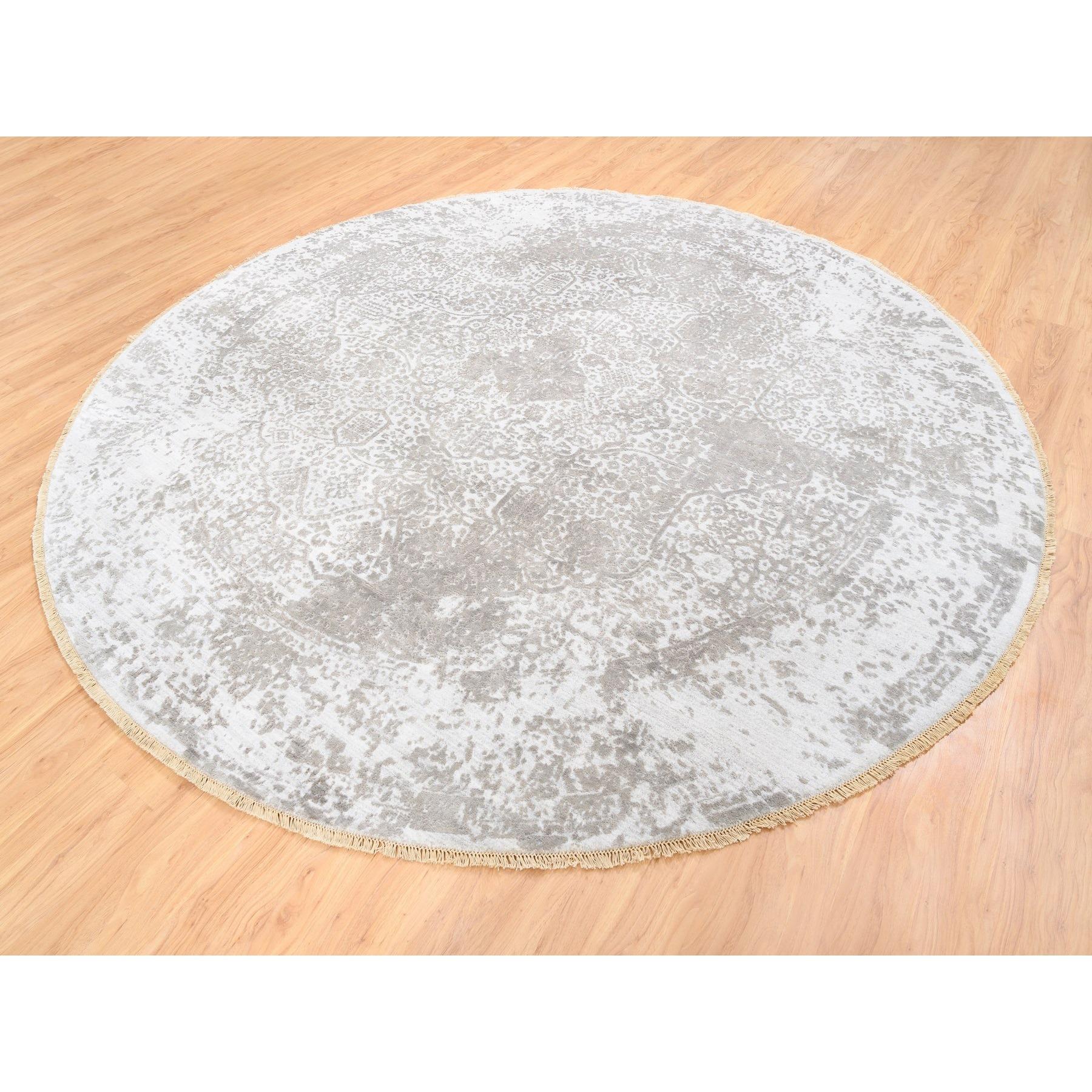 10'x10' Runder Grauer Gebrochener Persischer Design Wolle Und Reine Seide Handgeknüpfter Teppich im Zustand „Neu“ im Angebot in Carlstadt, NJ