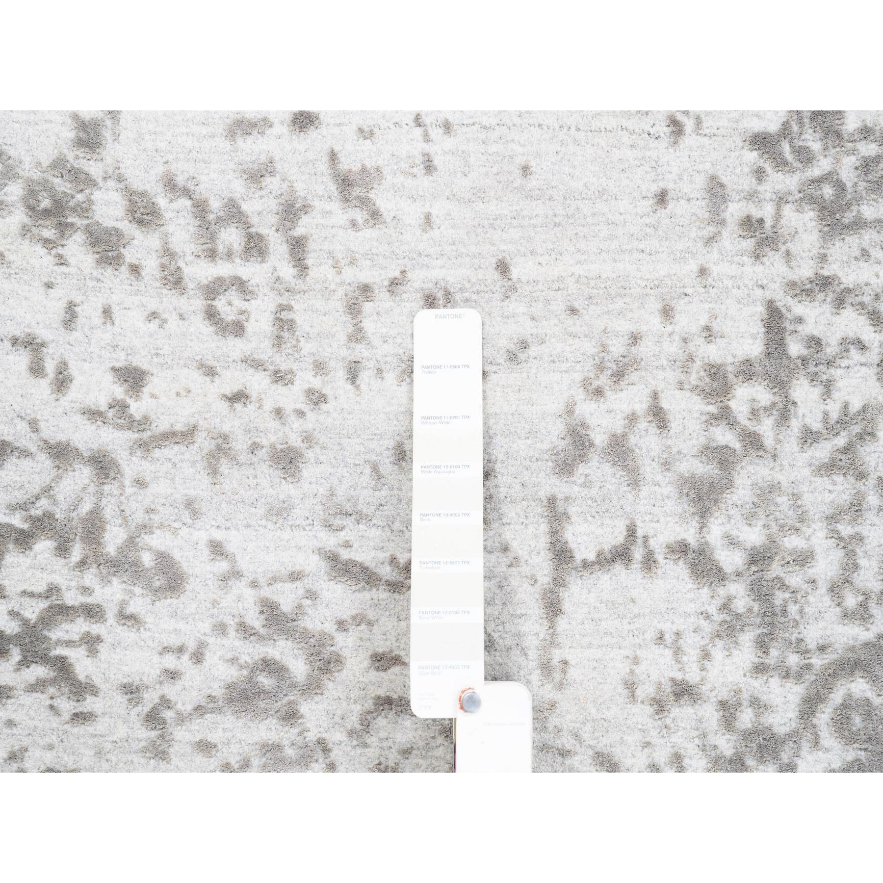 10'x10' Runder Grauer Gebrochener Persischer Design Wolle Und Reine Seide Handgeknüpfter Teppich im Angebot 3