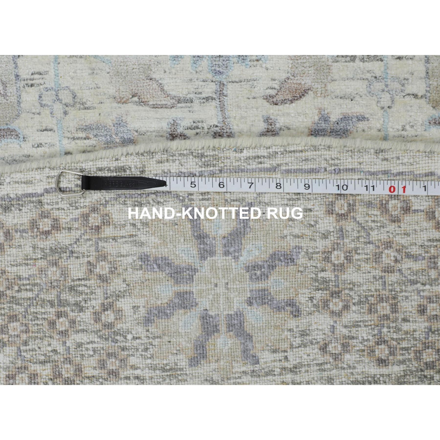 10'x10' Round Ivory Silk With Textured Wool Tabriz Hand Knots Rugs (tapis oriental noué à la main) en vente 5