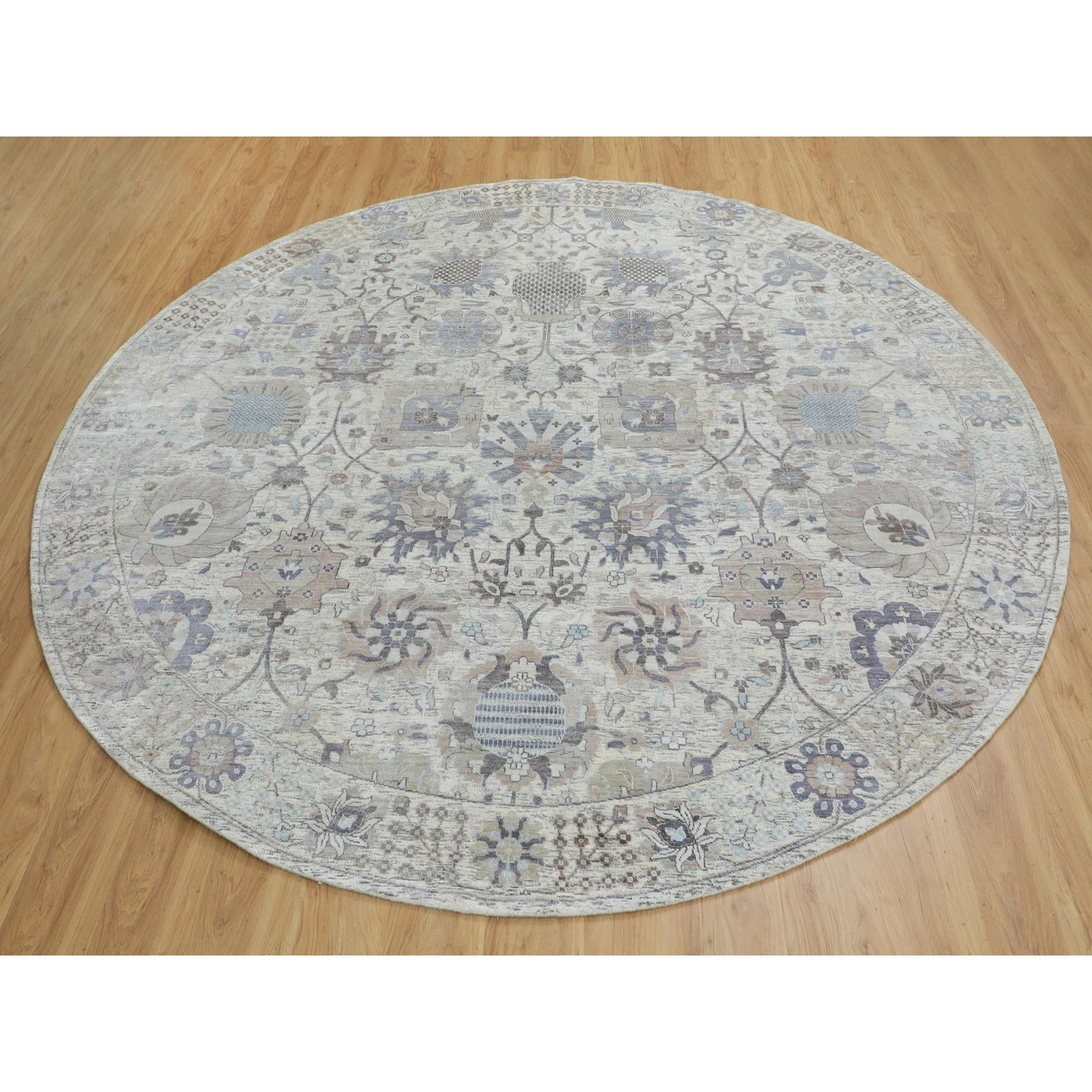 Indien 10'x10' Round Ivory Silk With Textured Wool Tabriz Hand Knots Rugs (tapis oriental noué à la main) en vente