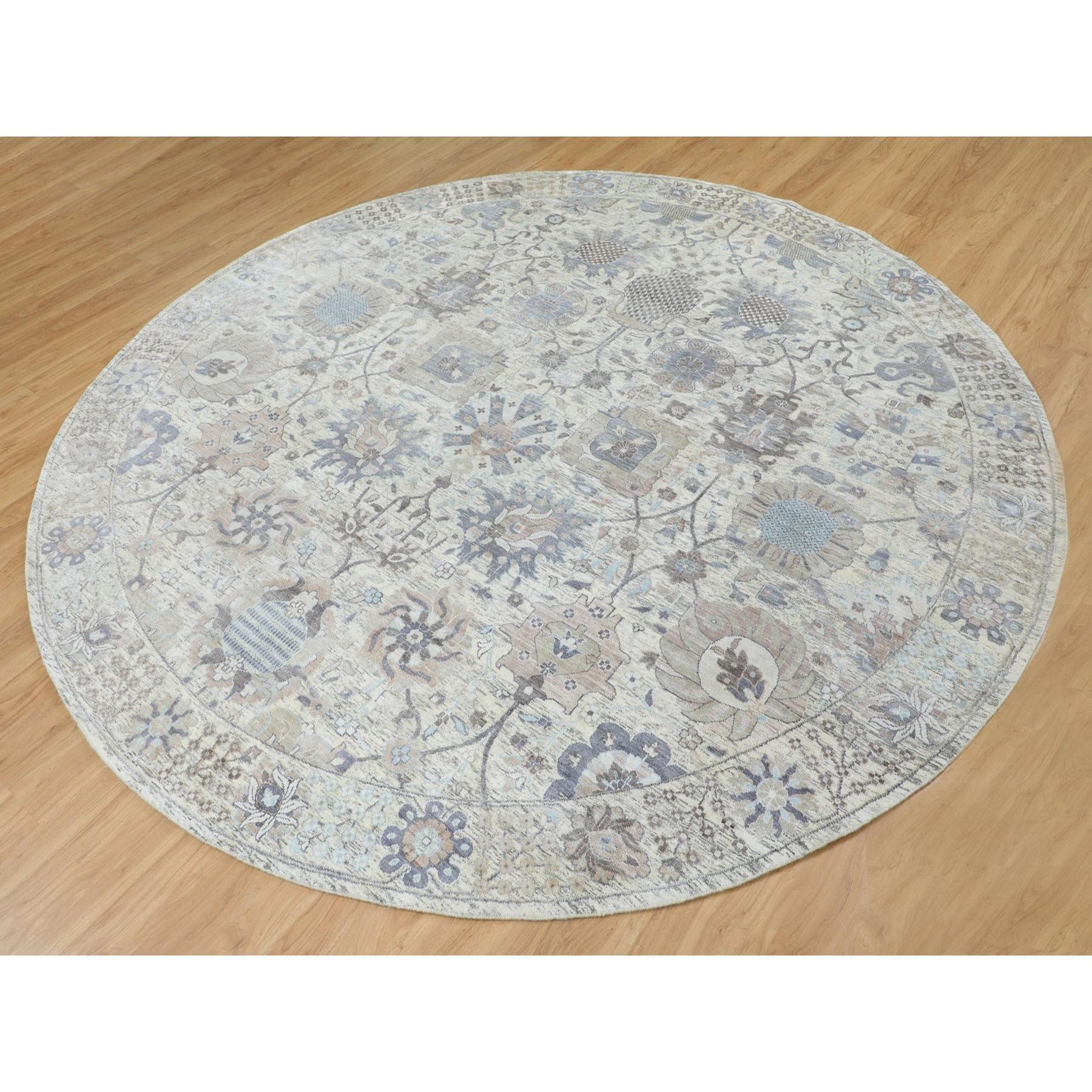 Noué à la main 10'x10' Round Ivory Silk With Textured Wool Tabriz Hand Knots Rugs (tapis oriental noué à la main) en vente