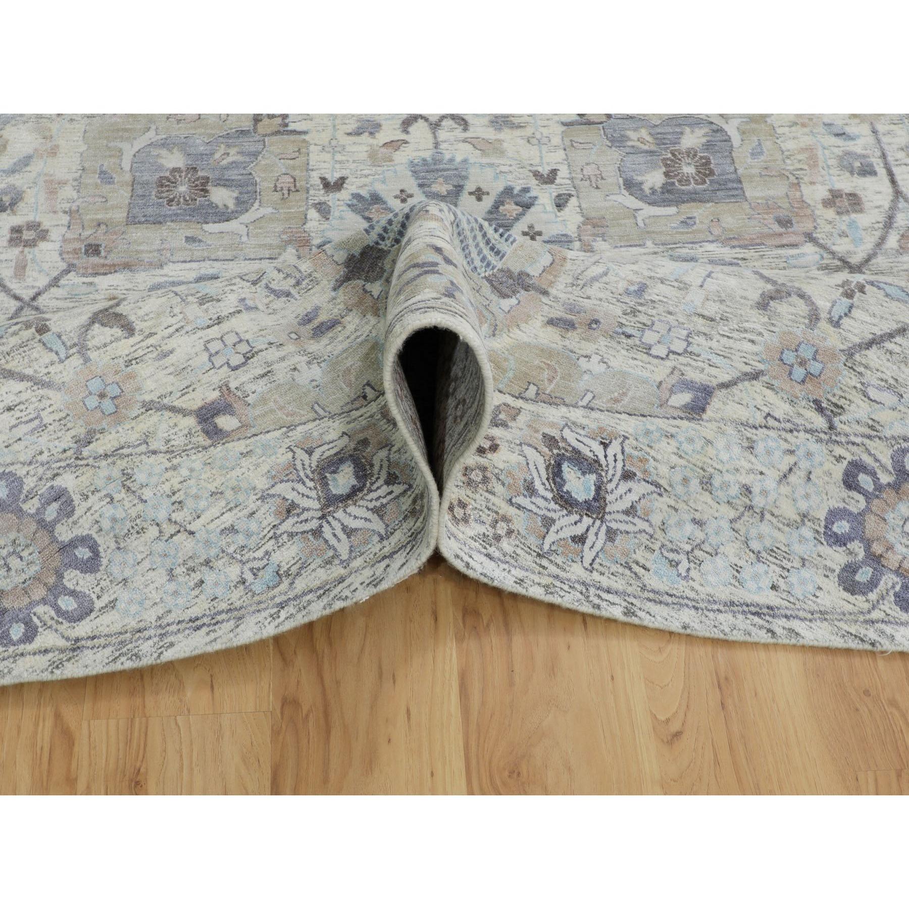 XXIe siècle et contemporain 10'x10' Round Ivory Silk With Textured Wool Tabriz Hand Knots Rugs (tapis oriental noué à la main) en vente