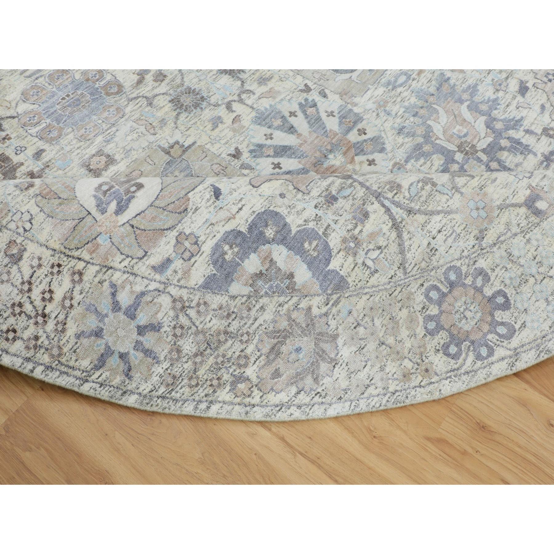 Soie 10'x10' Round Ivory Silk With Textured Wool Tabriz Hand Knots Rugs (tapis oriental noué à la main) en vente