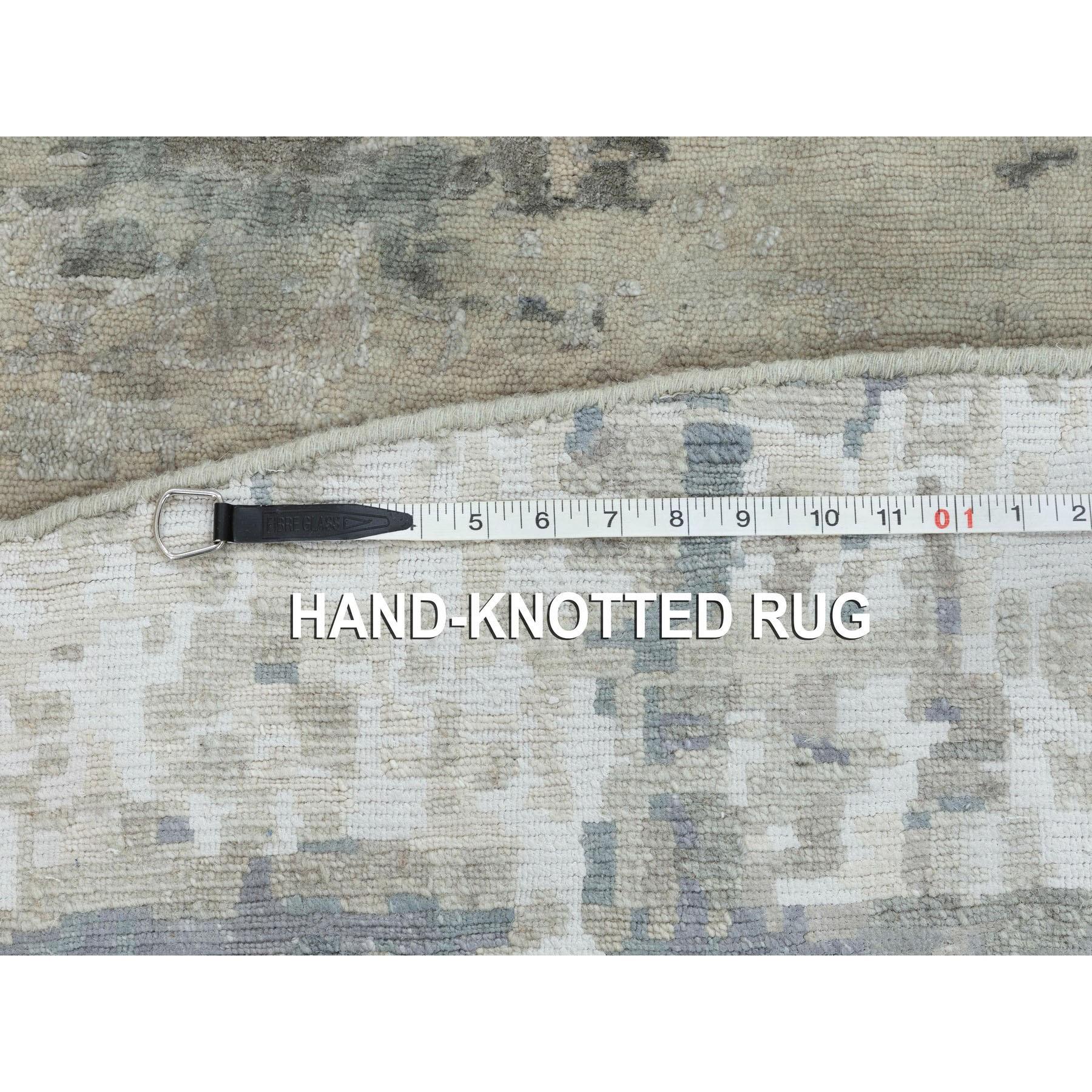 Tappeto rotondo 10'x10' in lana e seta blu argento con disegno astratto annodato a mano in vendita 4