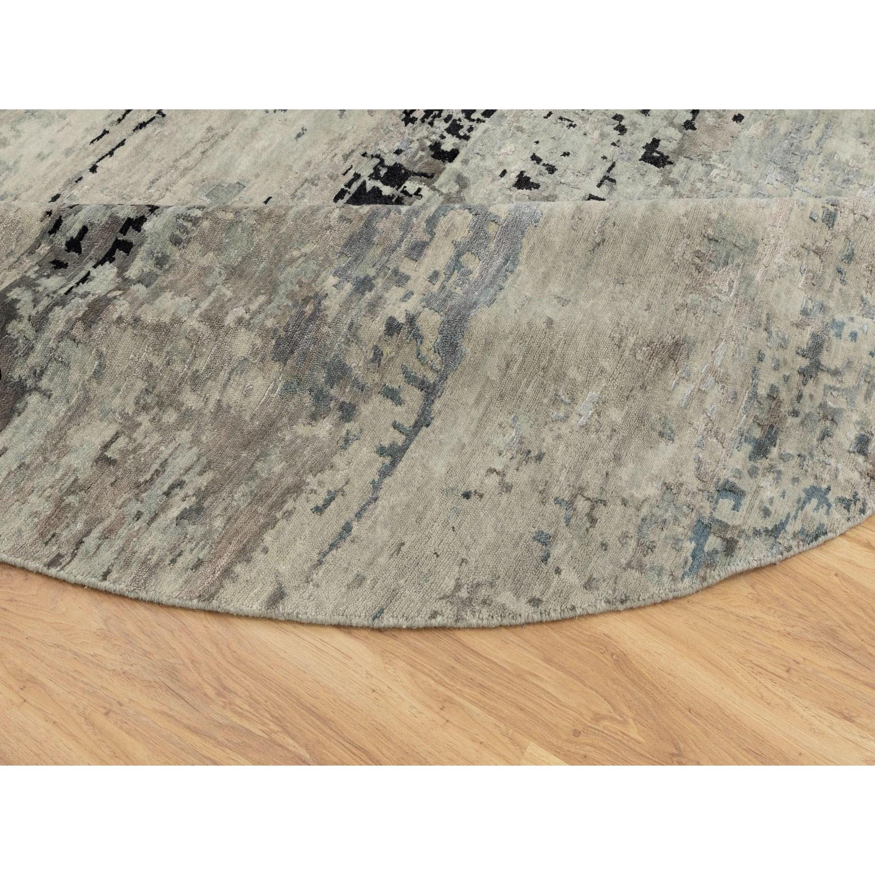 XXI secolo e contemporaneo Tappeto rotondo 10'x10' in lana e seta blu argento con disegno astratto annodato a mano in vendita