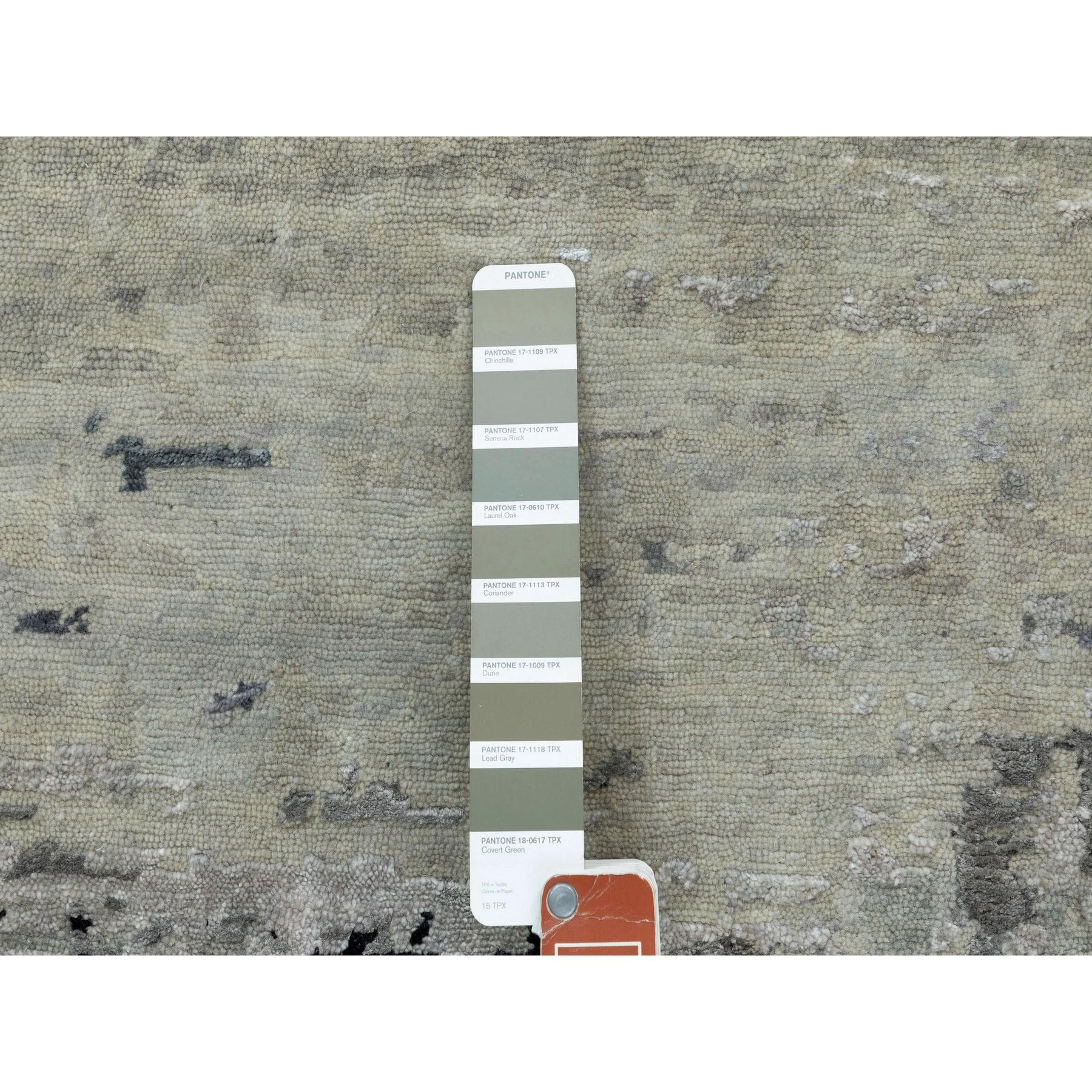 Lana Tappeto rotondo 10'x10' in lana e seta blu argento con disegno astratto annodato a mano in vendita