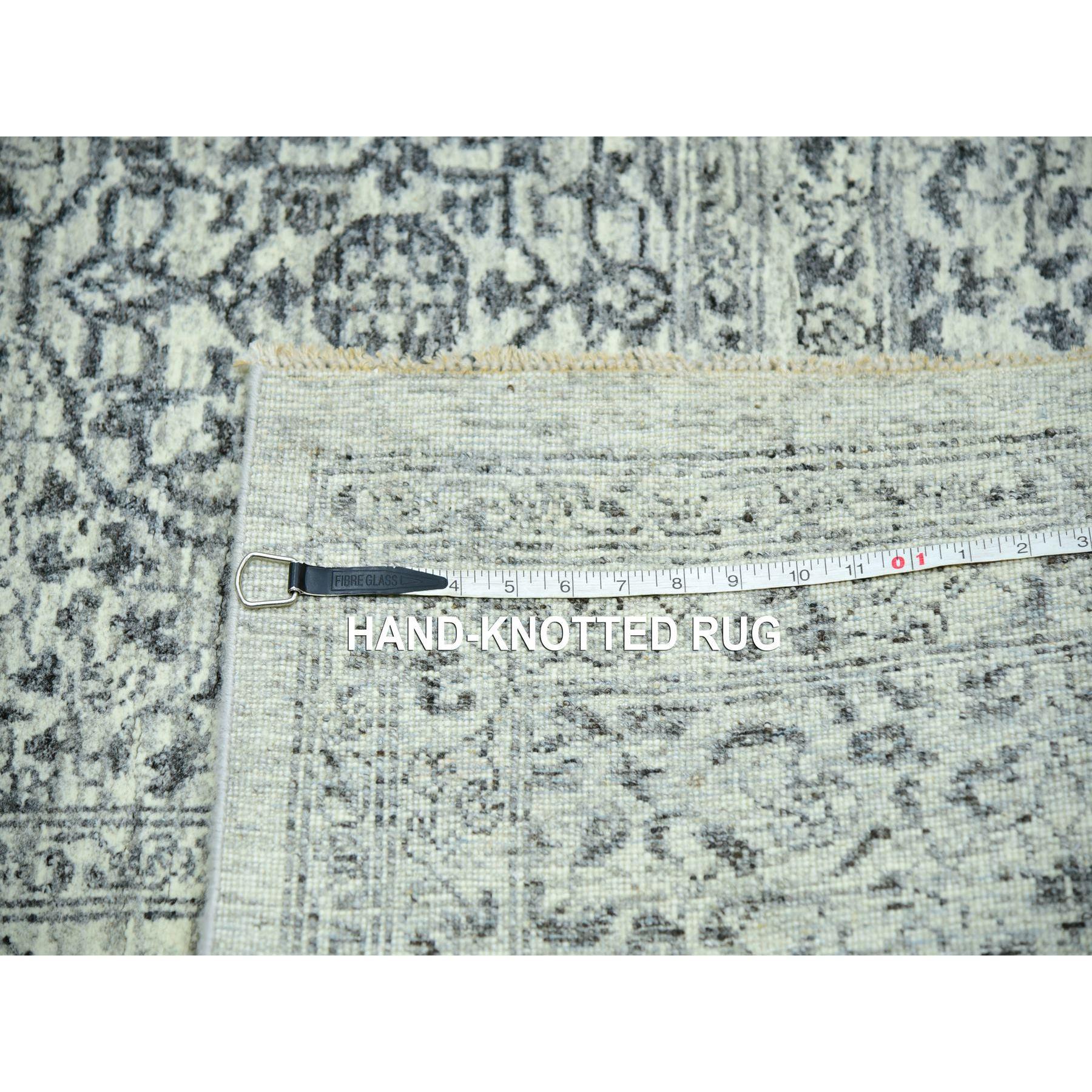 Tappeto quadrato in lana lucida 10'x10' Whiting annodato a mano e non colorato con motivo della dinastia Mamluke in vendita 3