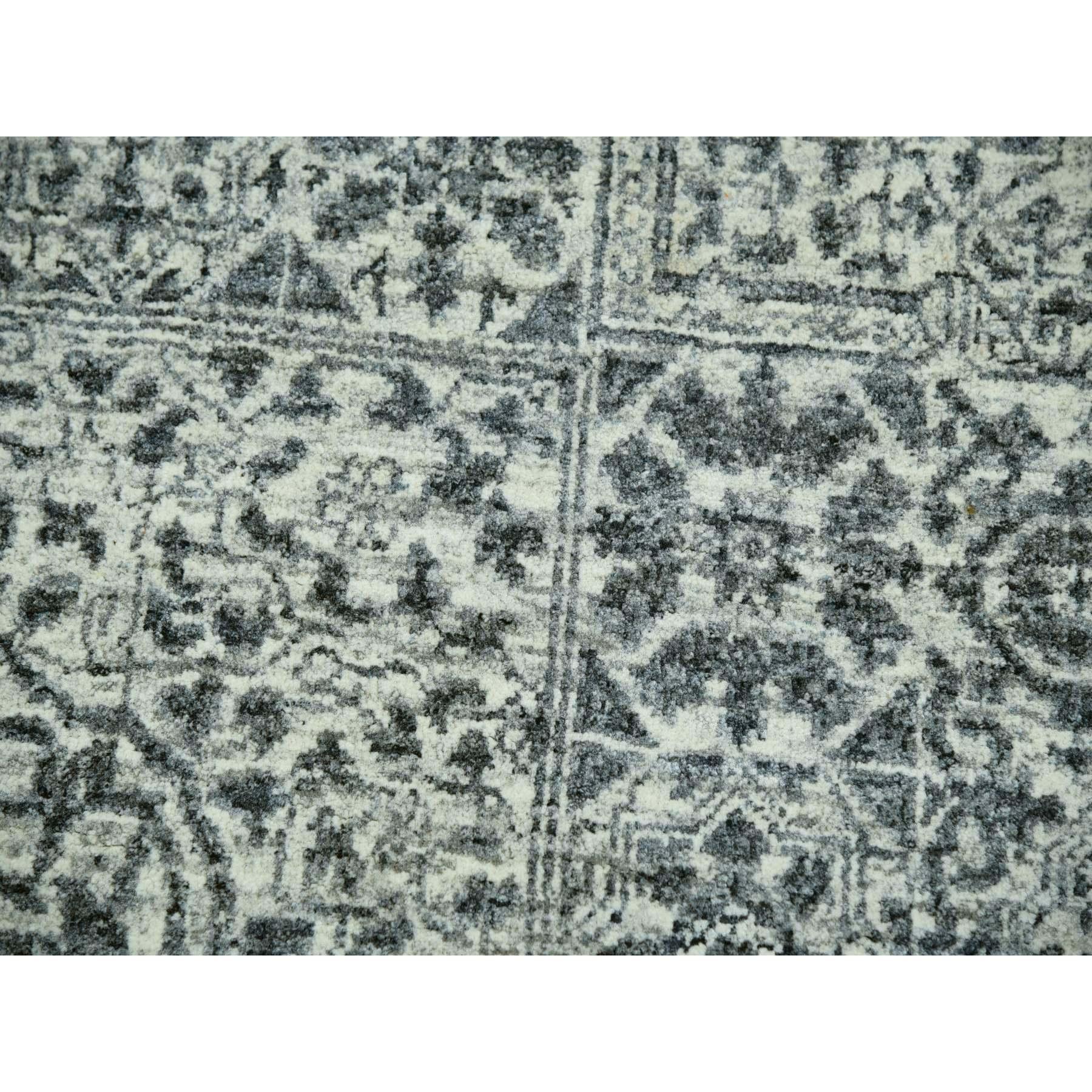 Lana Tappeto quadrato in lana lucida 10'x10' Whiting annodato a mano e non colorato con motivo della dinastia Mamluke in vendita