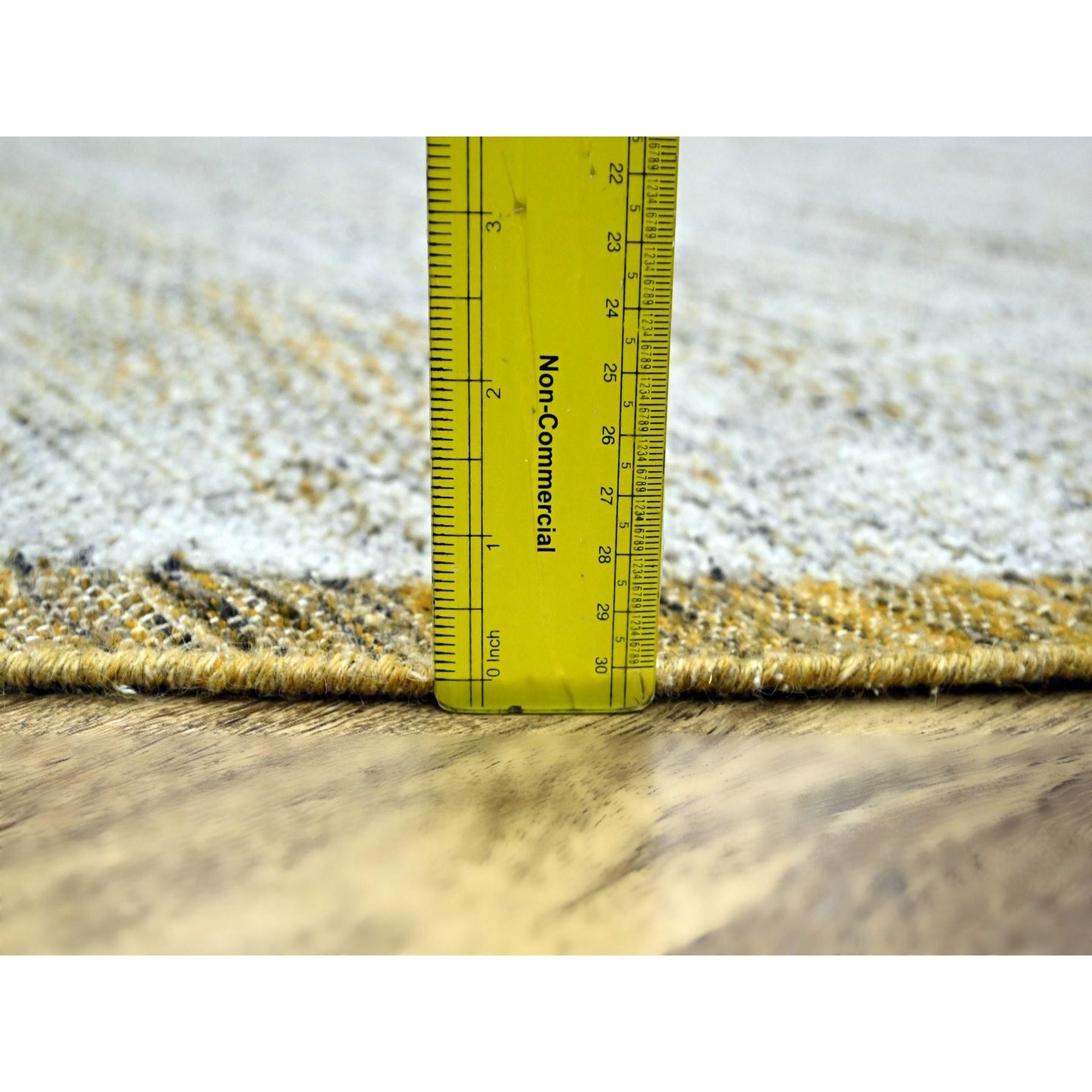 10'x10' Tappeto orientale rotondo giallo in pura lana ossidata con disegno di erba annodato a mano in vendita 3