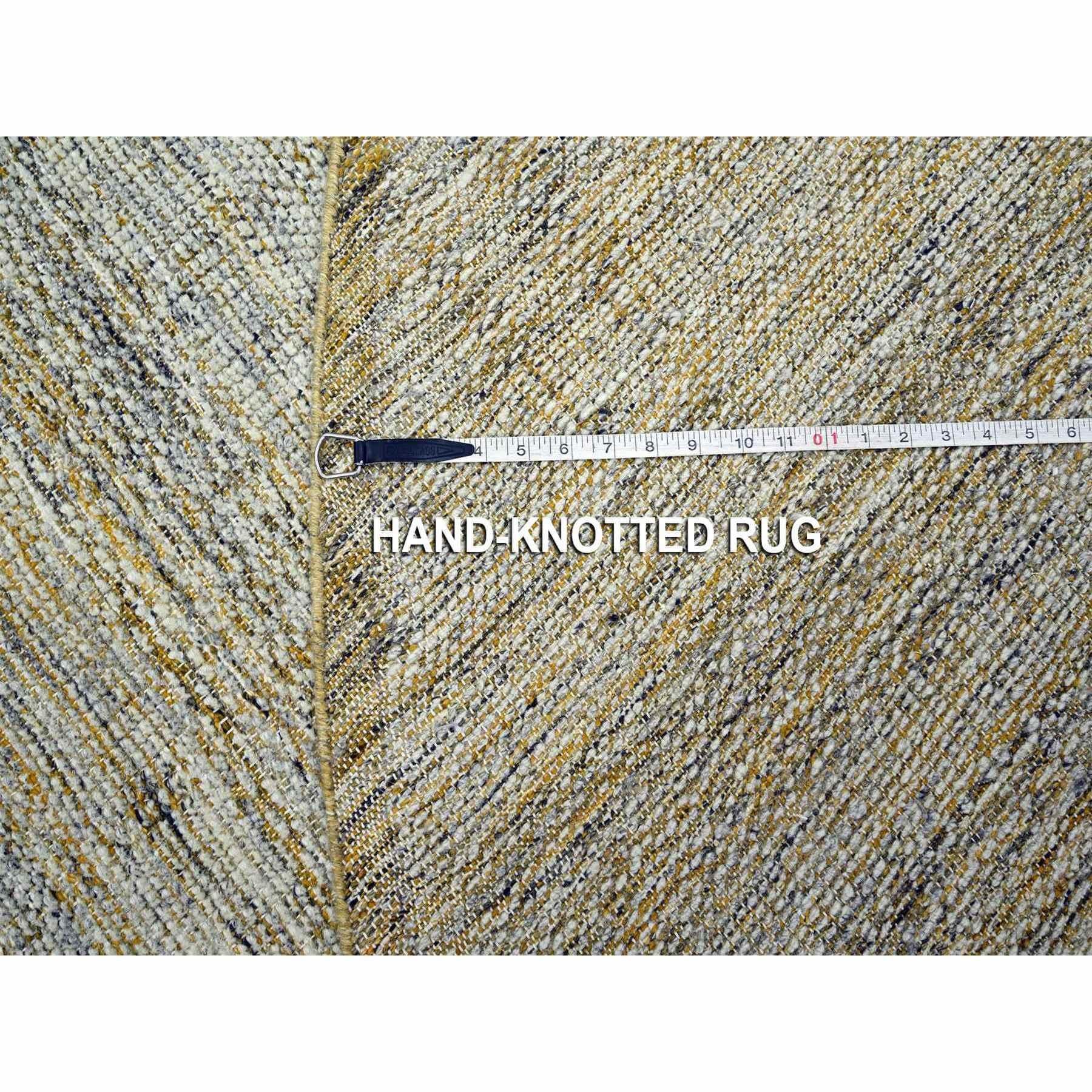 10'x10' Tappeto orientale rotondo giallo in pura lana ossidata con disegno di erba annodato a mano in vendita 4