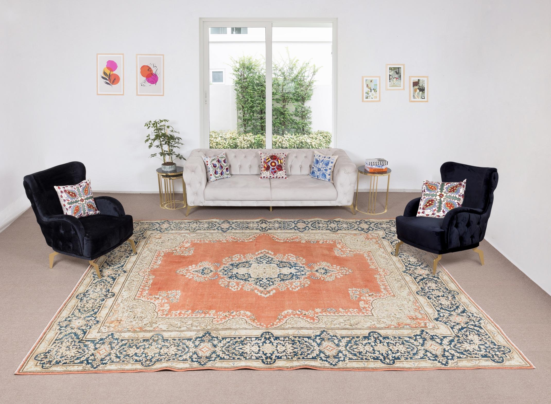 A finely hand-knotted vintage Central Anatolian rug from 1940s. The rug has even low wool pile on cotton foundation. It is heavy and lays flat on the floor, in very good condition with no issues. It has been washed professionally, The rug is sturdy