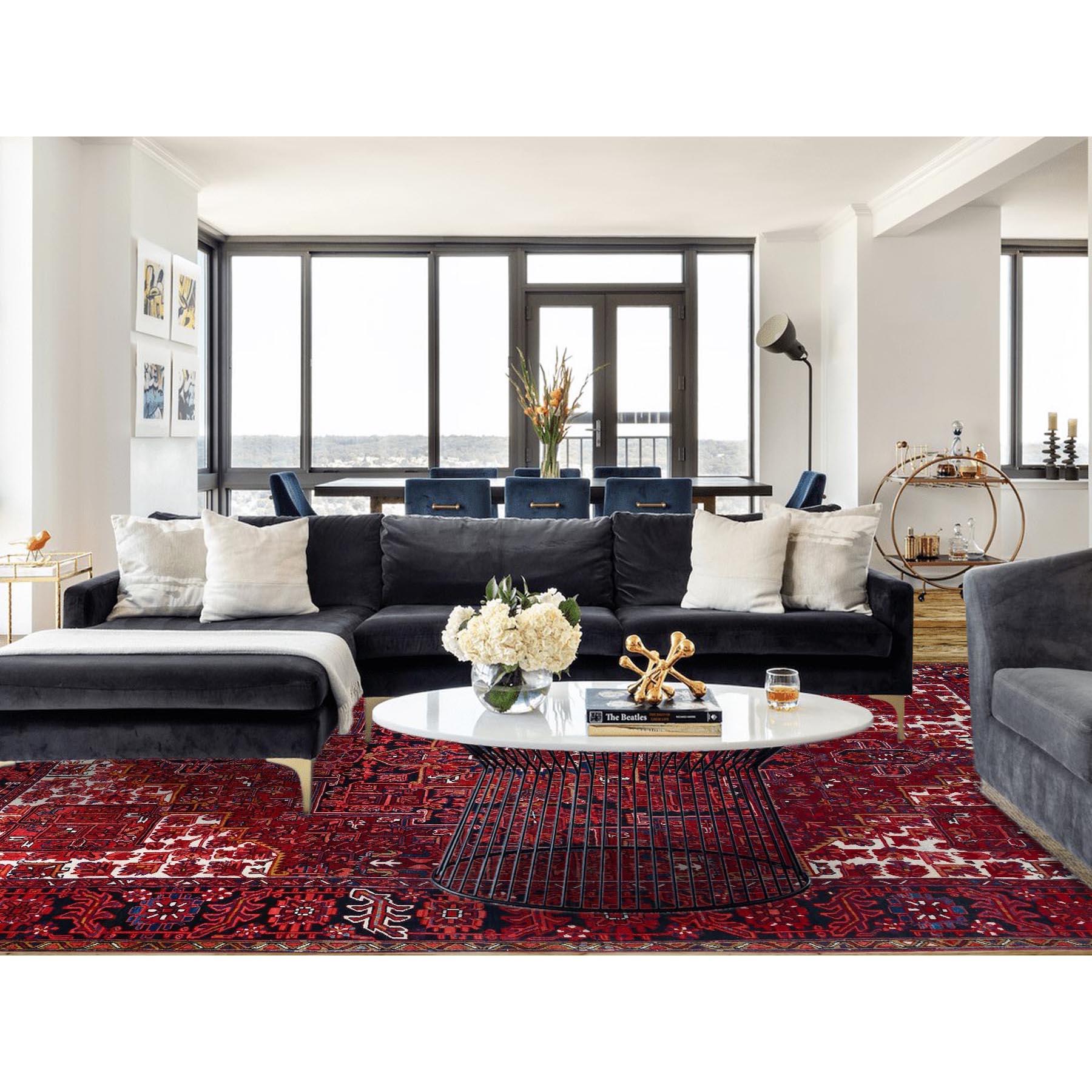 Ce fabuleux tapis noué à la main a été créé et conçu pour une résistance et une durabilité accrues. Ce tapis a été fabriqué à la main pendant des semaines selon la méthode traditionnelle qui est utilisée pour faire des
Taille exacte du tapis en
