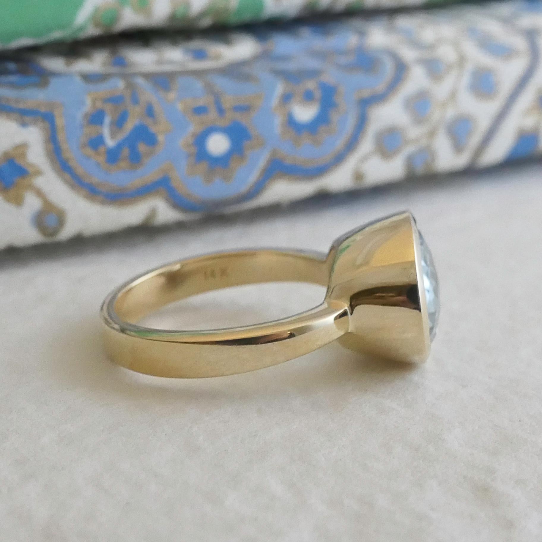 Bague aigue-marine ovale facettée 10 x 12 mm en or jaune 14 carats - Taille 7 Neuf - En vente à Oslo, 03