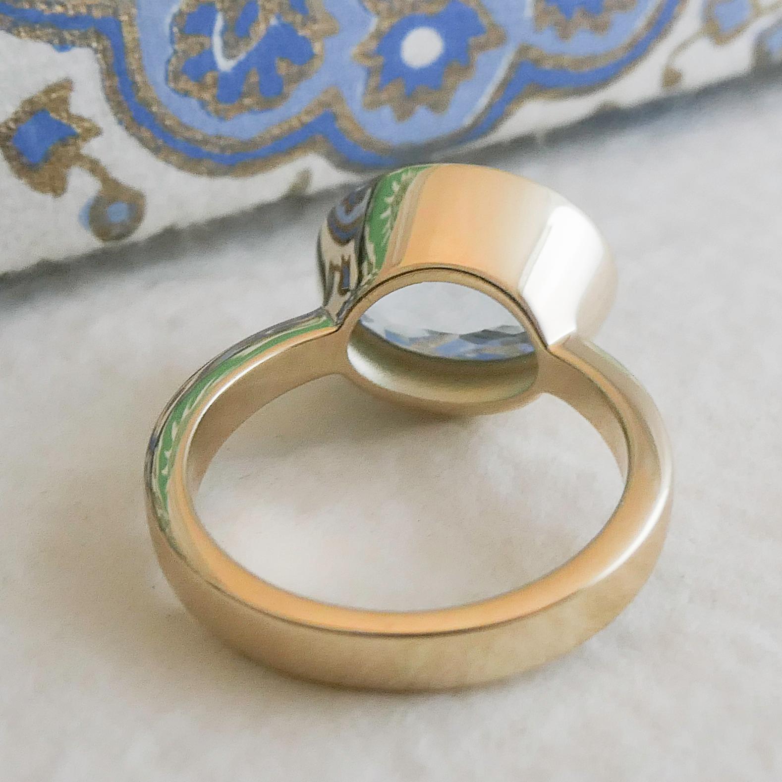 Bague aigue-marine ovale facettée 10 x 12 mm en or jaune 14 carats - Taille 7 Pour femmes en vente