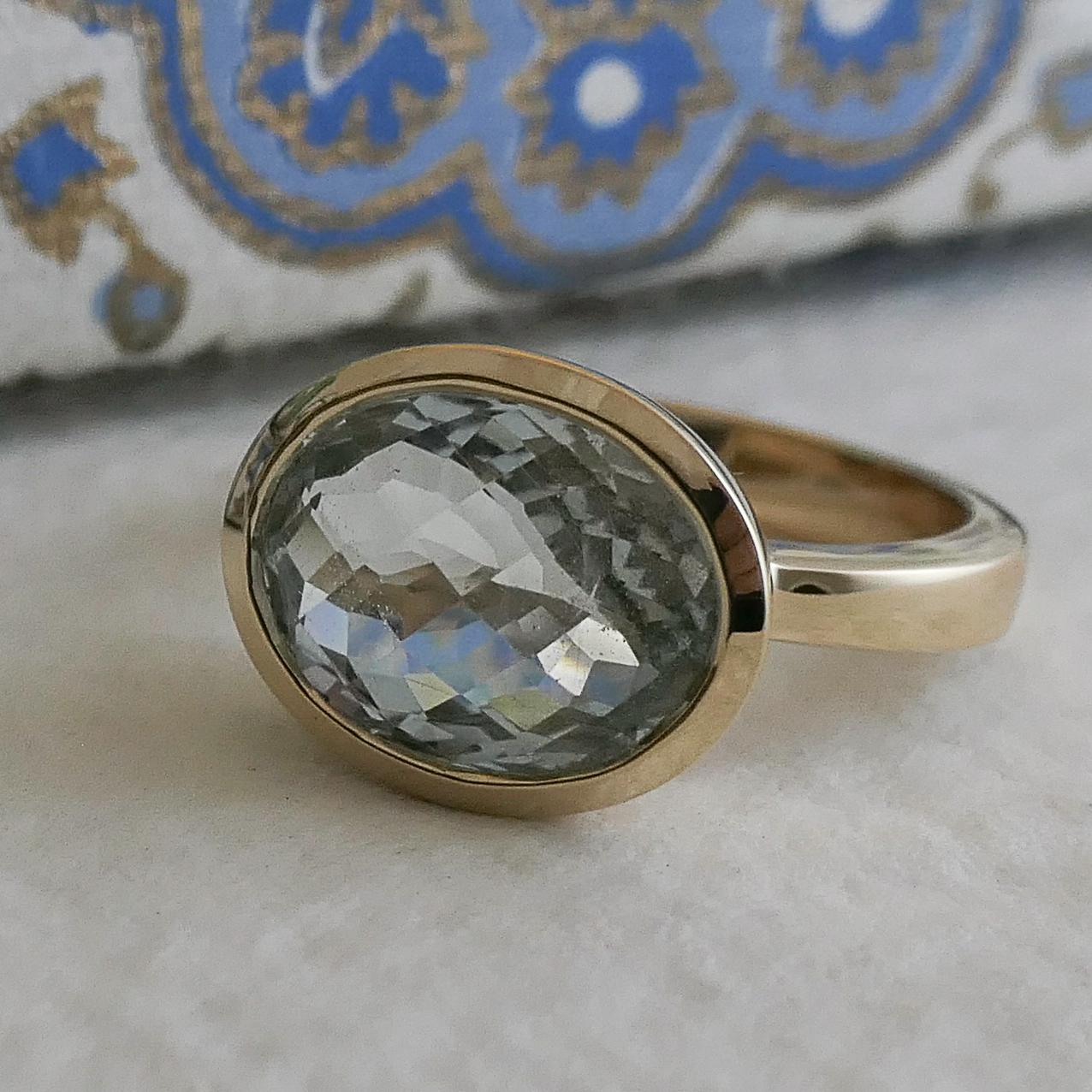 Bague aigue-marine ovale facettée 10 x 12 mm en or jaune 14 carats - Taille 7 en vente 4