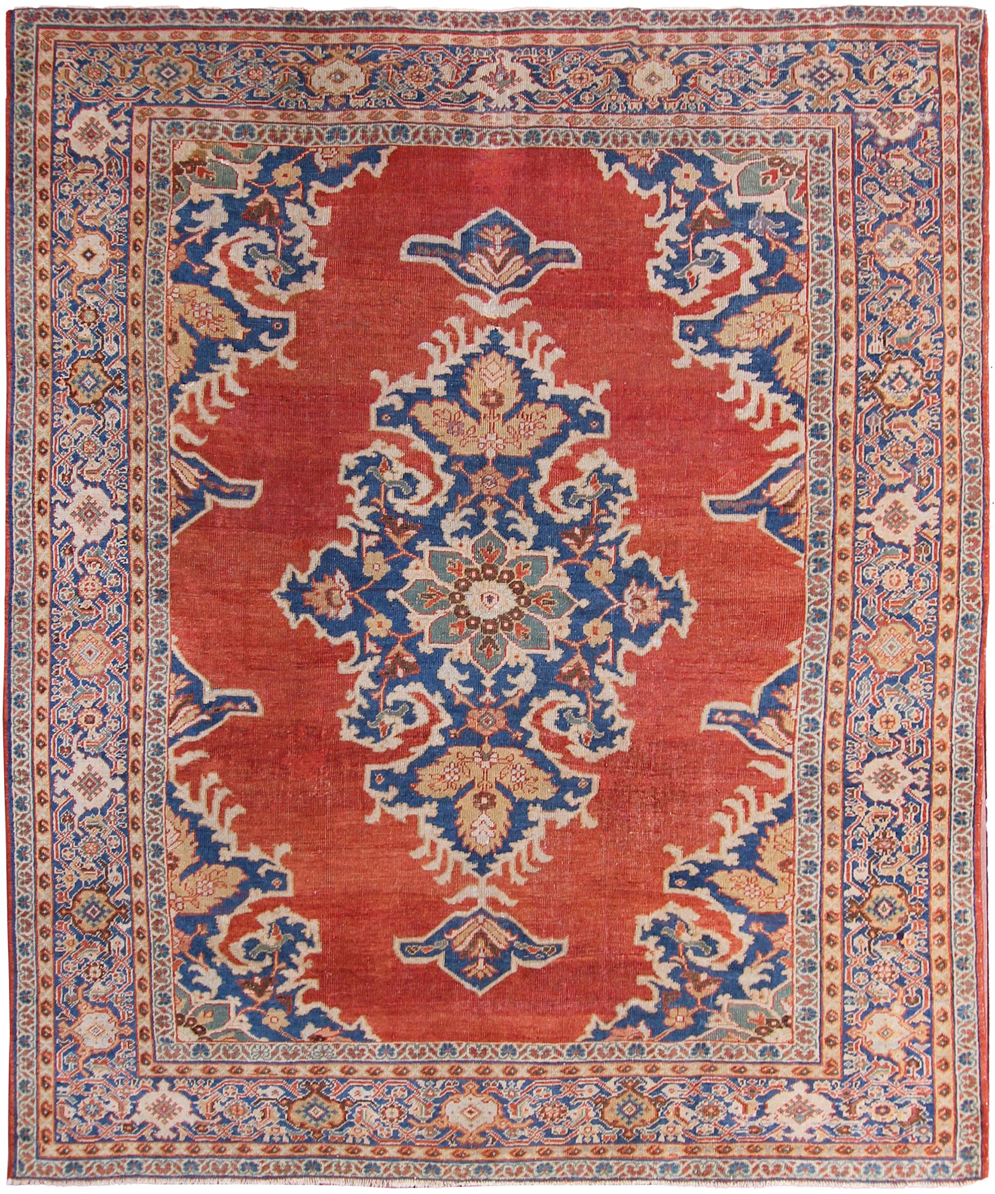 Dieser antike persische Sultanabad-Mahal-Teppich (um 1880) weist ein kühnes geometrisches Allover-Muster auf, das in einer reichen Palette von Rost-, Blau-, weichen Gold- und Erdtönen gehalten ist. Mit der für die Mahal- und Sultanabad-Region