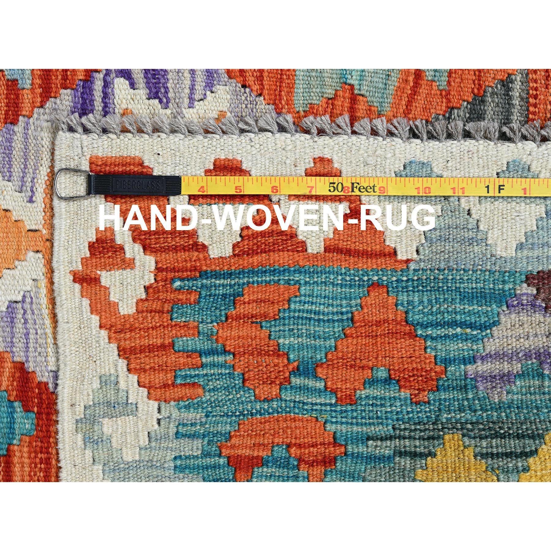 Rug & Kilim afghano colorato con motivi geometrici, tessuto a mano e a trama piatta In condizioni Nuovo in vendita a Carlstadt, NJ
