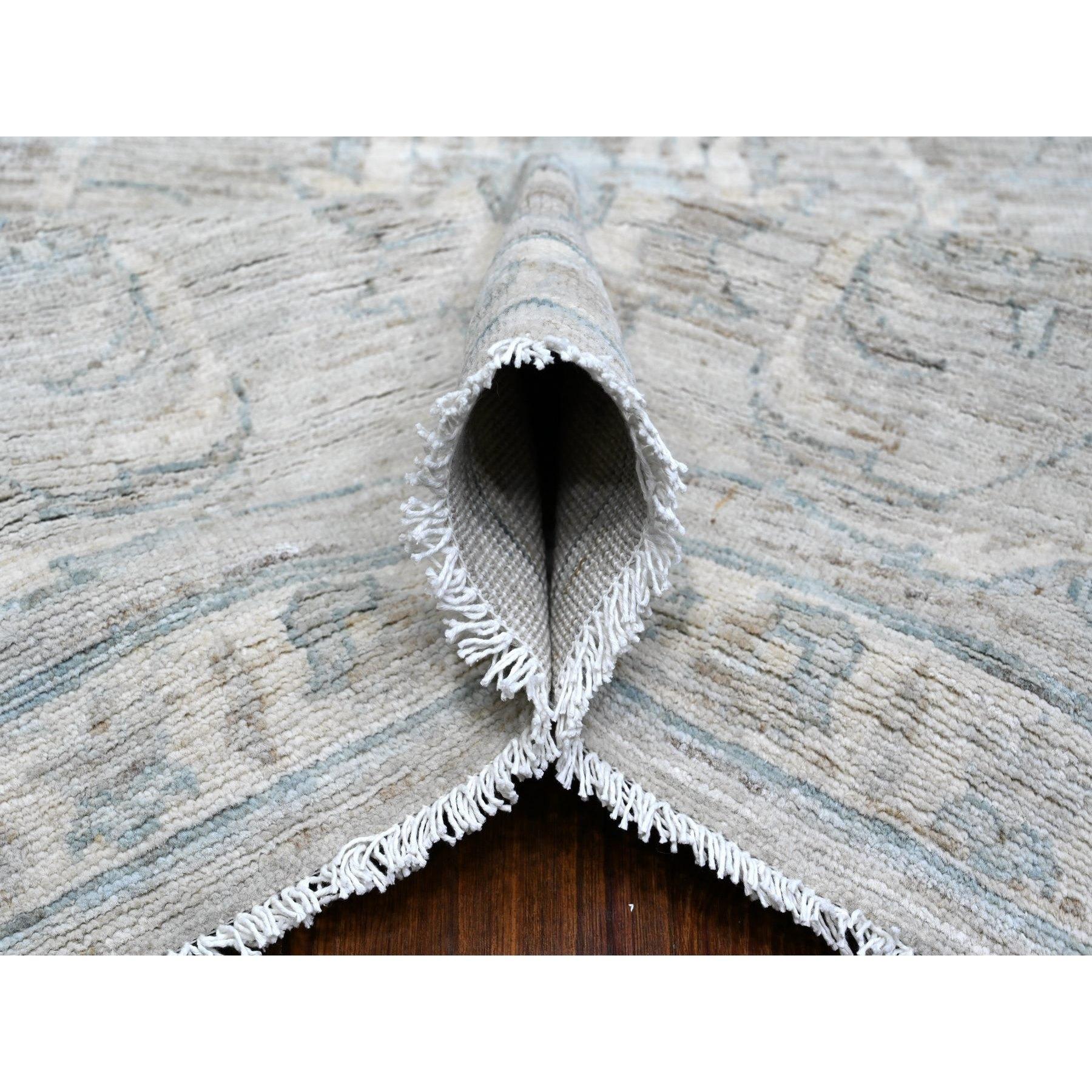 10'x13' Grauer handgeknüpfter, weiß gewaschener, feiner orientalischer Peshawar-Teppich aus Samt und Wolle in Grau (Handgeknüpft) im Angebot