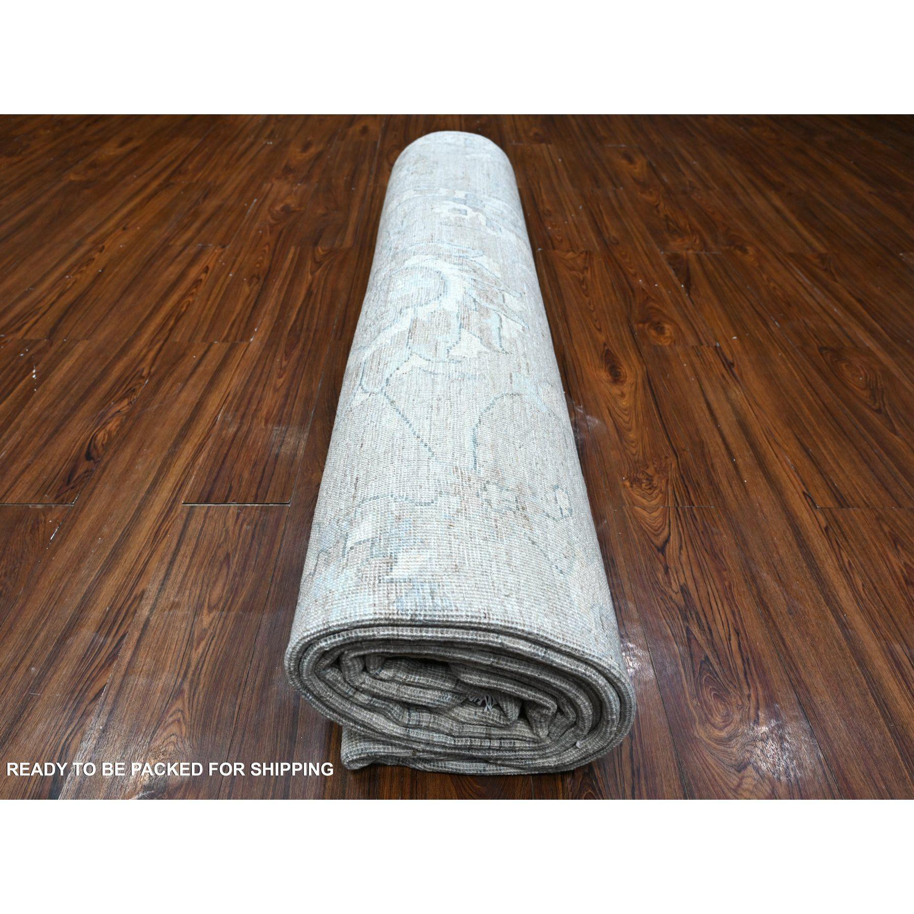 10'x13' Grauer handgeknüpfter, weiß gewaschener, feiner orientalischer Peshawar-Teppich aus Samt und Wolle in Grau im Angebot 2