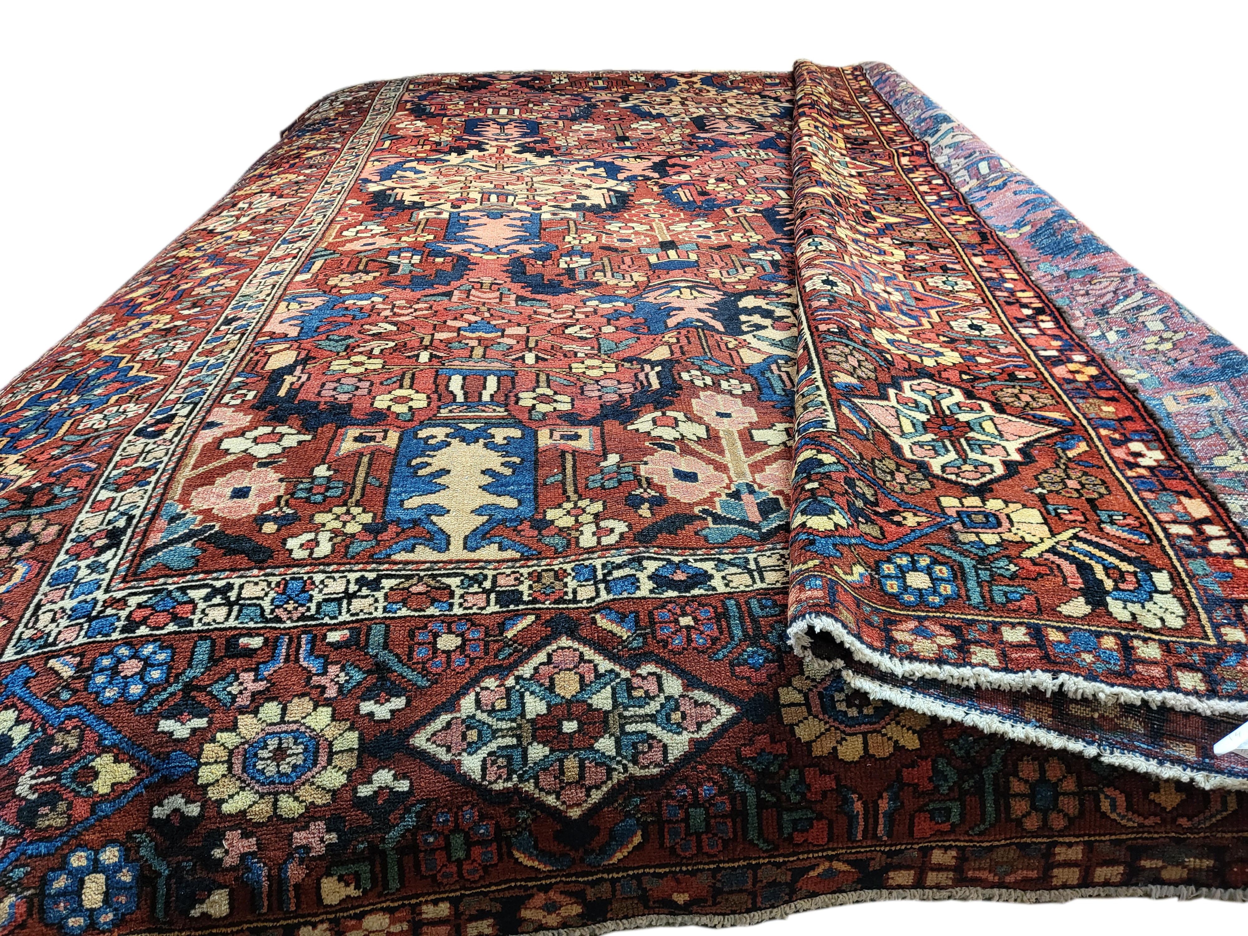 10'x13' Rare Antique Persian Bakhtiari In Fair Condition For Sale In Blacksburg, VA