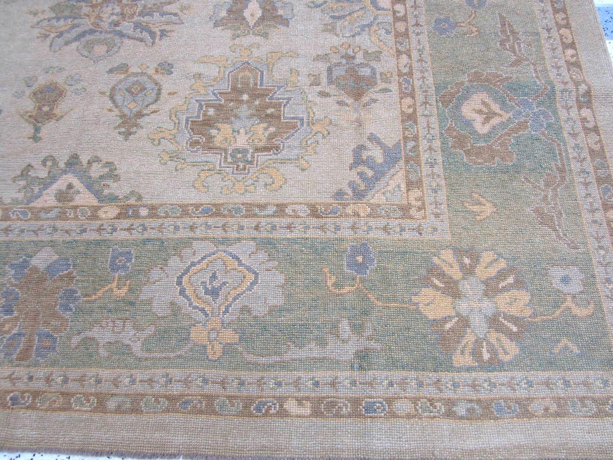 Turco Tappeto Oushak turco grigio e floreale Sage 10'x13 in vendita