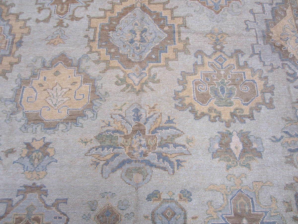 Annodato a mano Tappeto Oushak turco grigio e floreale Sage 10'x13 in vendita