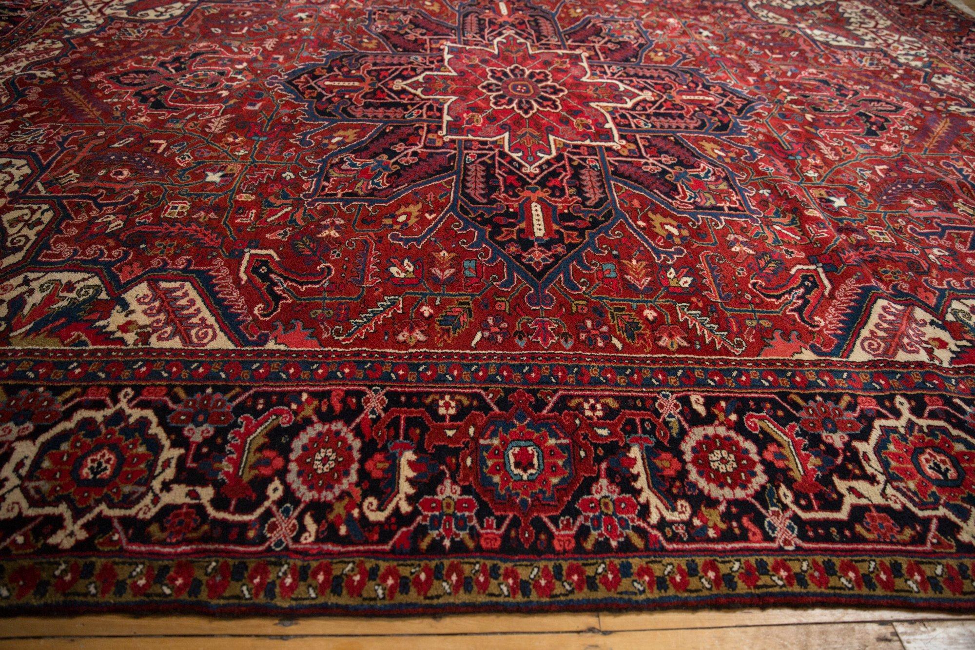 Vintage Heriz Carpet In Excellent Condition For Sale In Katonah, NY