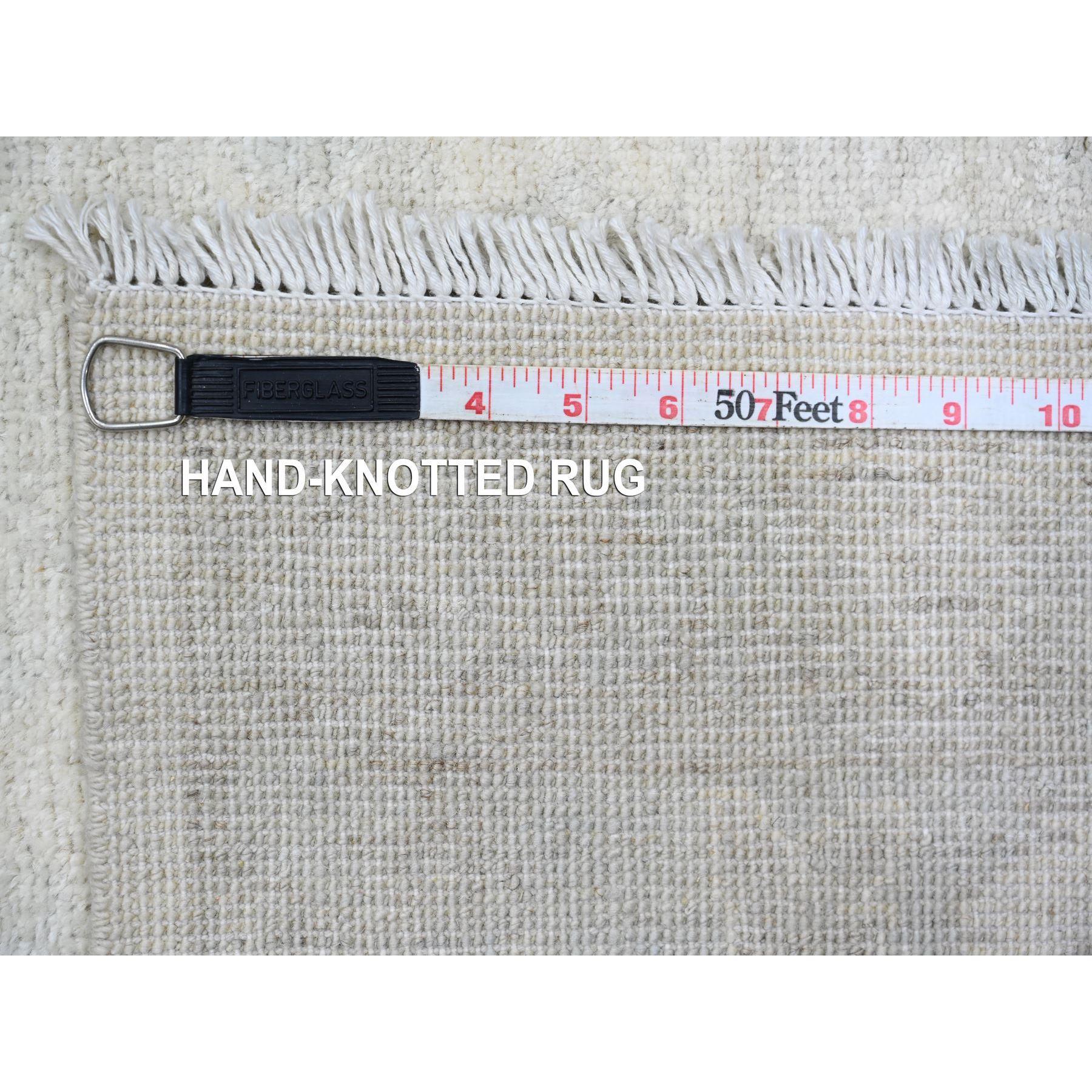 10'x13' Weißer Stone Washed Peshawar All Over Pattern Handgeknüpfter Teppich aus reiner Wolle im Angebot 5