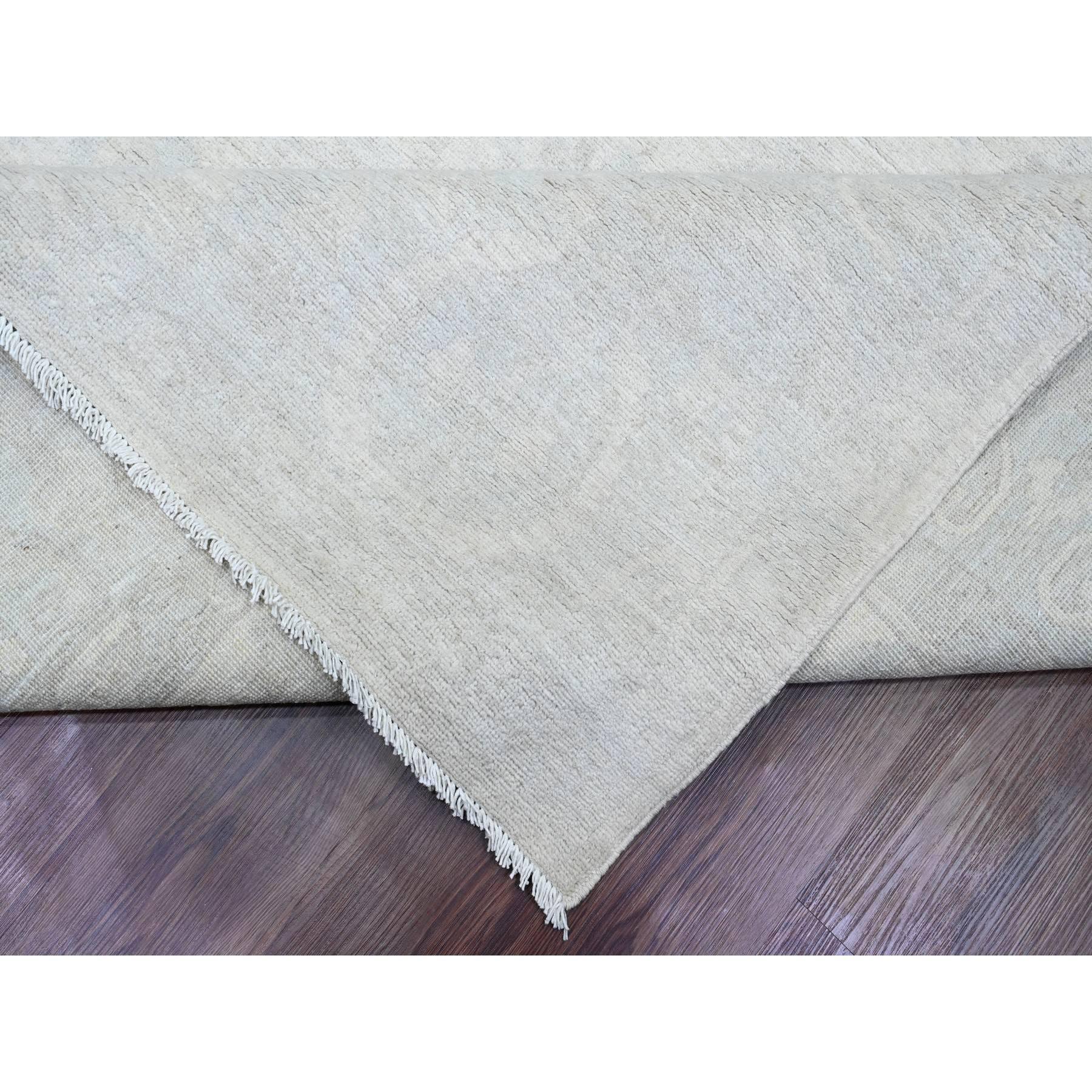 10'x13' Weißer Stone Washed Peshawar All Over Pattern Handgeknüpfter Teppich aus reiner Wolle (21. Jahrhundert und zeitgenössisch) im Angebot