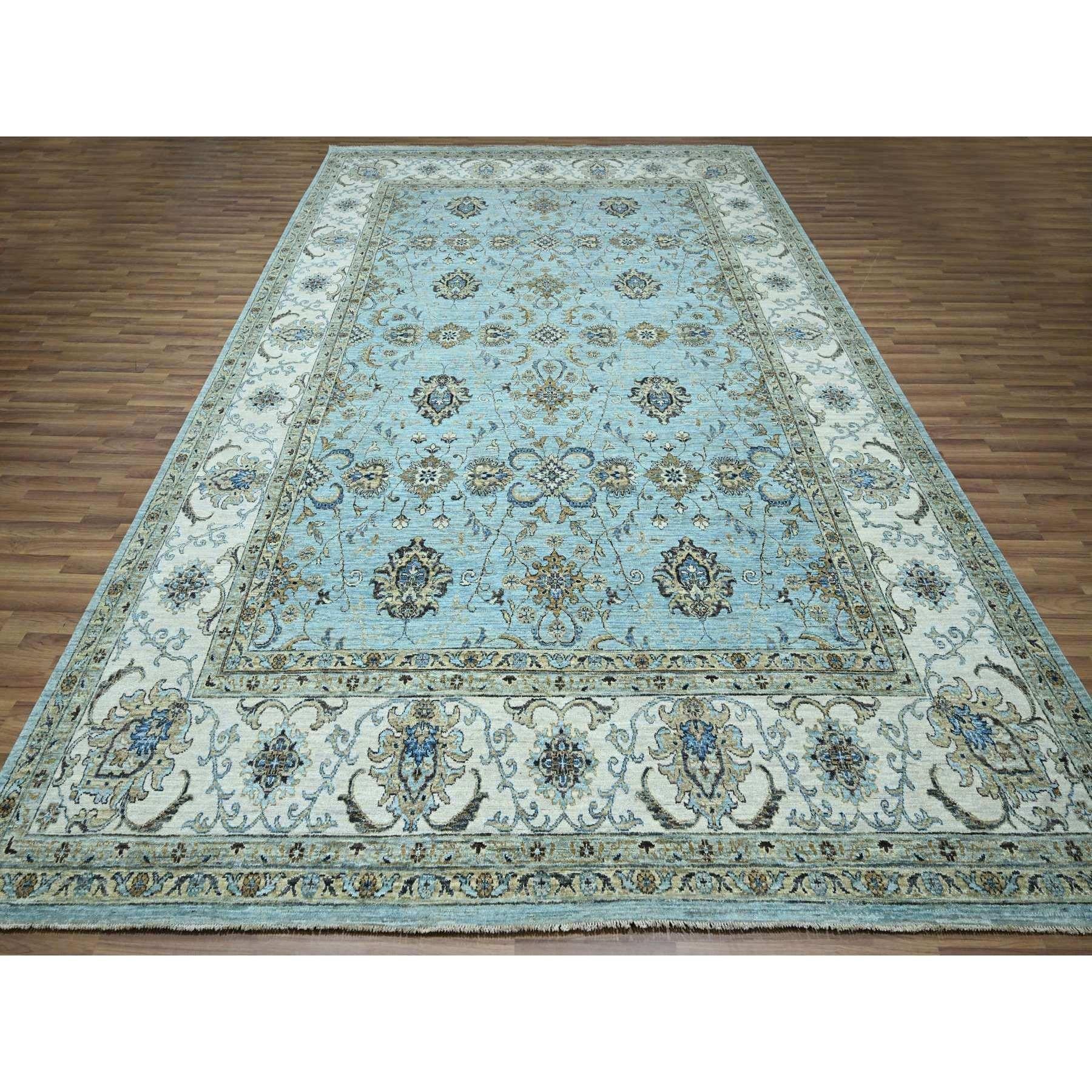 Cerulean Blau, Handgeknüpft, Agra, Shah Abbas Flower Vines Design, Natürliche Wolle, Pflanzenfarben, Dichtere Webart, Orientteppich
Primäre MATERIALIEN: Wolle
Latex: Kein Flor 
Höhe: 0,25 Zoll
Stil: Transitional
Grundfarbe: Blau
Sekundäre Farben: