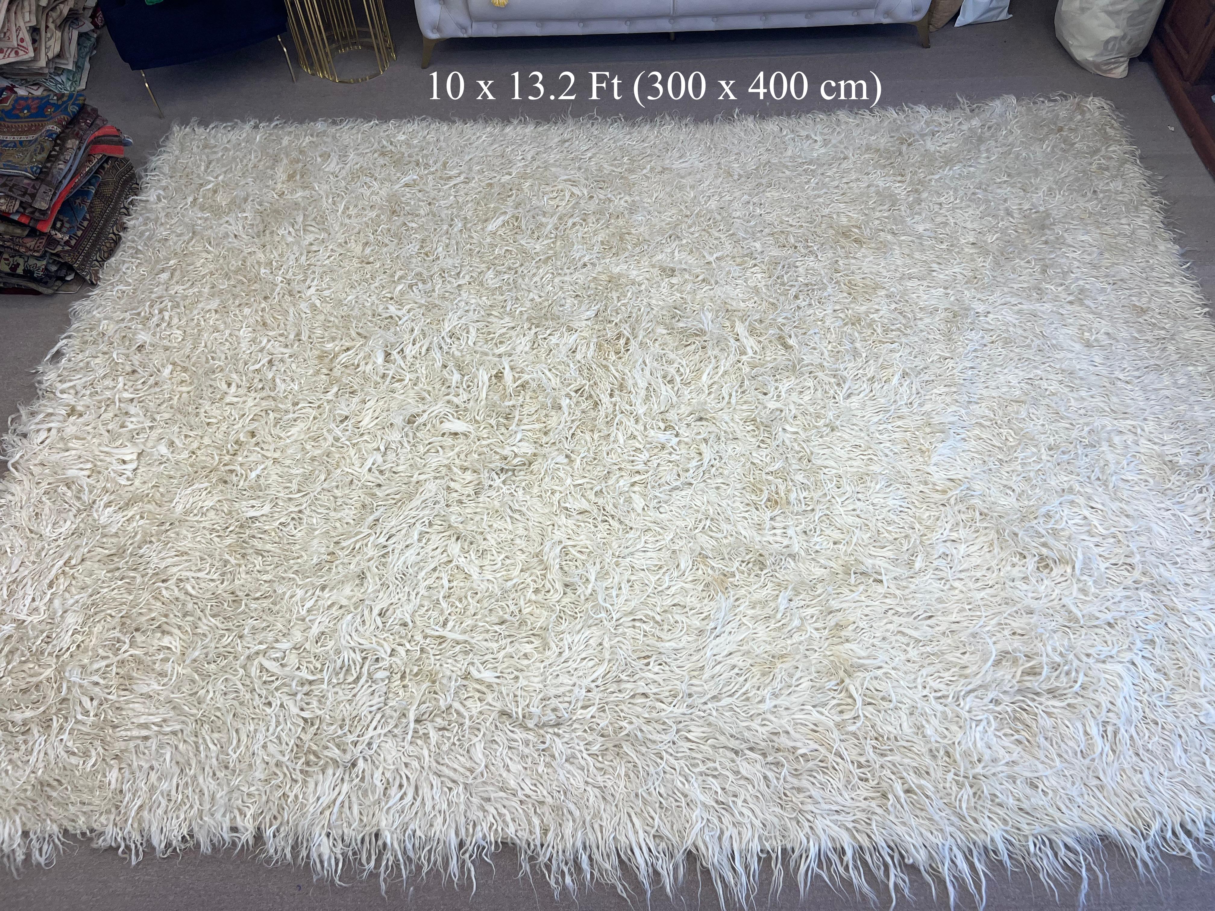Turco Tappeto Shag Pile 10x13.2 Ft in lana mohair beige naturale. Tappeto Tulu fatto a mano in vendita