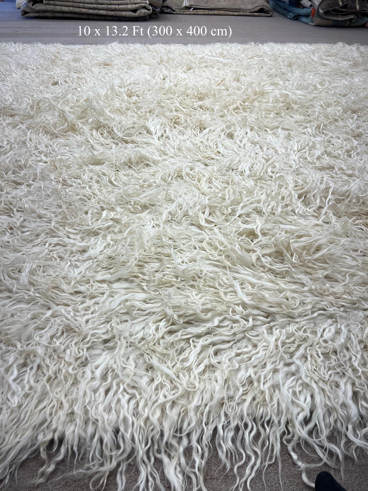 Tessuto a mano Tappeto Shag Pile 10x13.2 Ft in lana mohair beige naturale. Tappeto Tulu fatto a mano in vendita