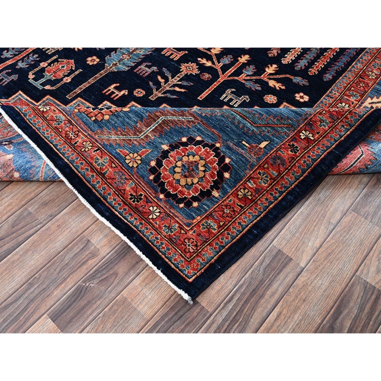 Handgeknüpfter Wollteppich, 3 x 4 m, blau, Aryana-Qualität, mit Zypressen- und Weidenbaum-Motiv im Angebot bei 1stDibs Deutschland