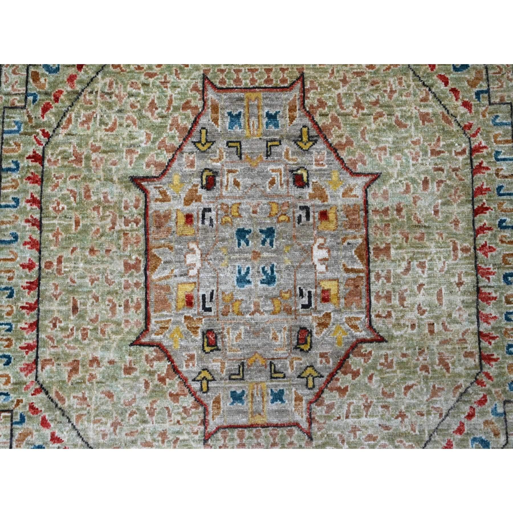 Alfombra verde de pura lana anudada a mano con motivos de la dinastía mameluca del siglo XIV (10'x13'4