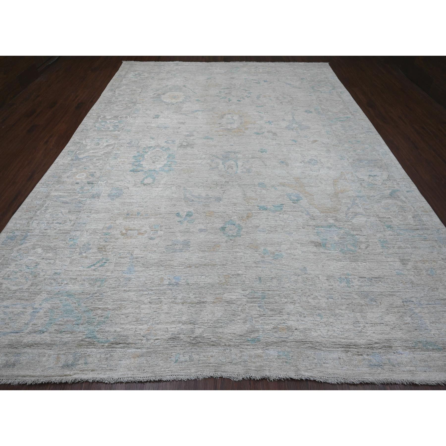 Chiffon White, Tappeto afgano d'angora Oushak con disegno di foglie all over, annodato a mano, tinture vegetali, 100% lana, Tappeto orientale
Materiali primari: Lana
Lattice: No Pile 
altezza: 0,25 pollici
Stile: Transizione
lColore primario: