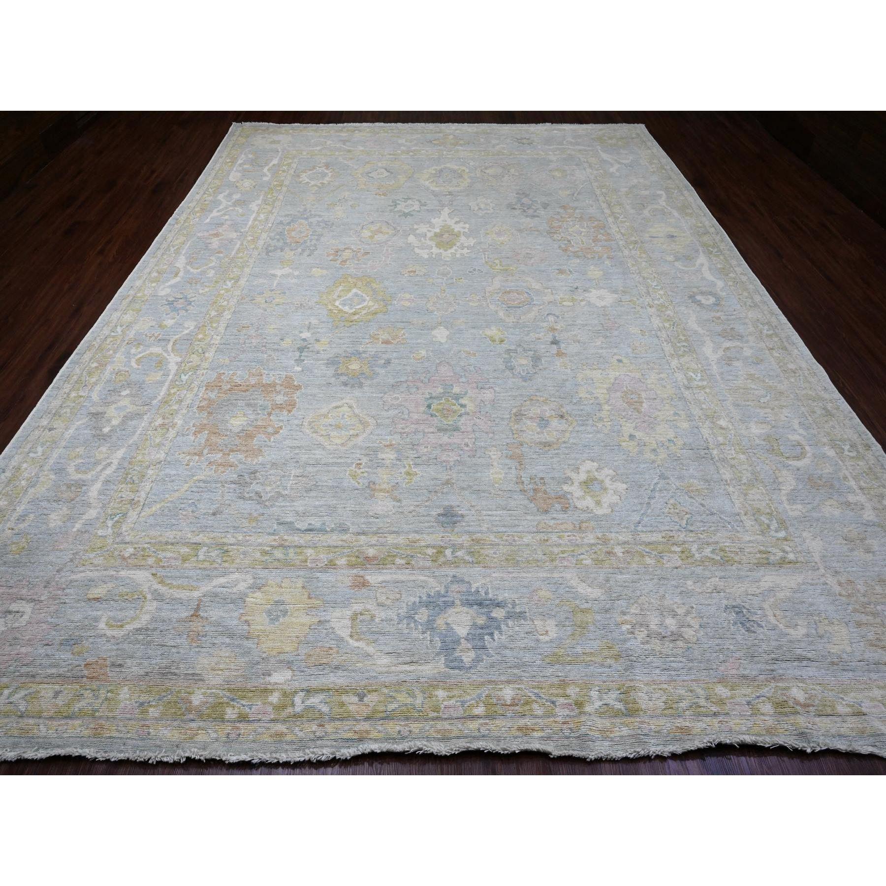 Cloud Gray, Tappeto afgano d'angora Oushak con disegno di foglie, tinture vegetali, 100% lana, annodato a mano, Tappeto orientale
Materiali primari: Lana
Lattice: No Pile 
altezza: 0,25 pollici 
Stile: Di transizione
Colore primario: Grigio
Colori