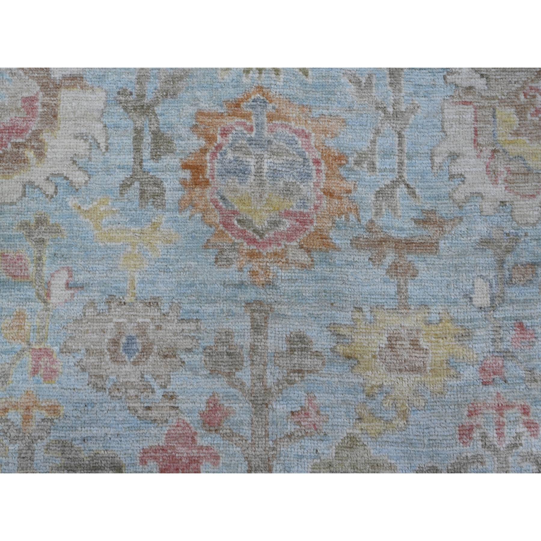Alfombra Oriental Oushak de Angora con Diseño Tribal de Flores y Hojas Azul Piedra de 10'x13'5 en venta 1