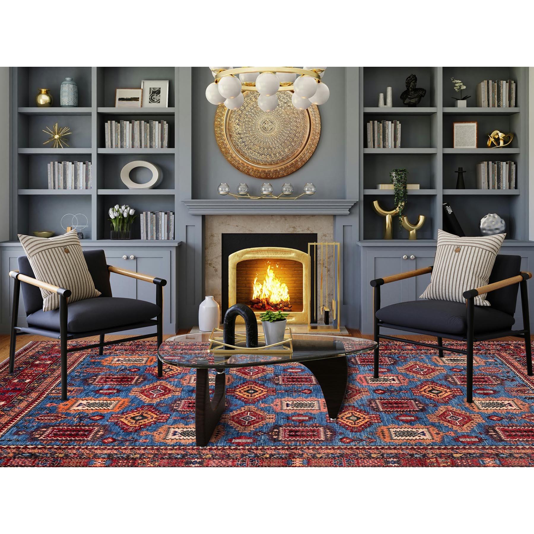 Carolina Blau, Afghan Ersari mit türkischem Knoten, Kaukasisches Design Revival, Dicht gewebt, Pflanzenfarben, Handgeknüpft, 100% Wolle, Orientteppich
Primäre MATERIALIEN: Wolle
Latex: Kein Flor 
Höhe: 0,25 Zoll
Stil: Traditionell
Grundfarbe: