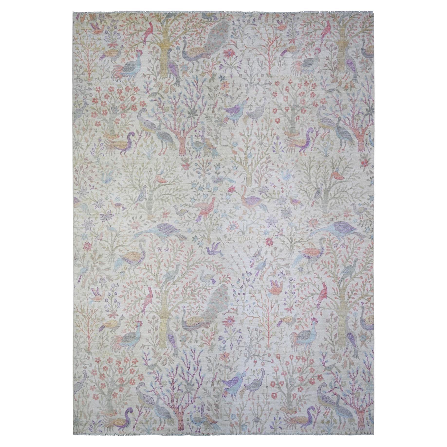 10'x13'6" Lexicon Ivory Birds of Paradise Peshawar Wool Tappeto annodato a mano in lana in vendita