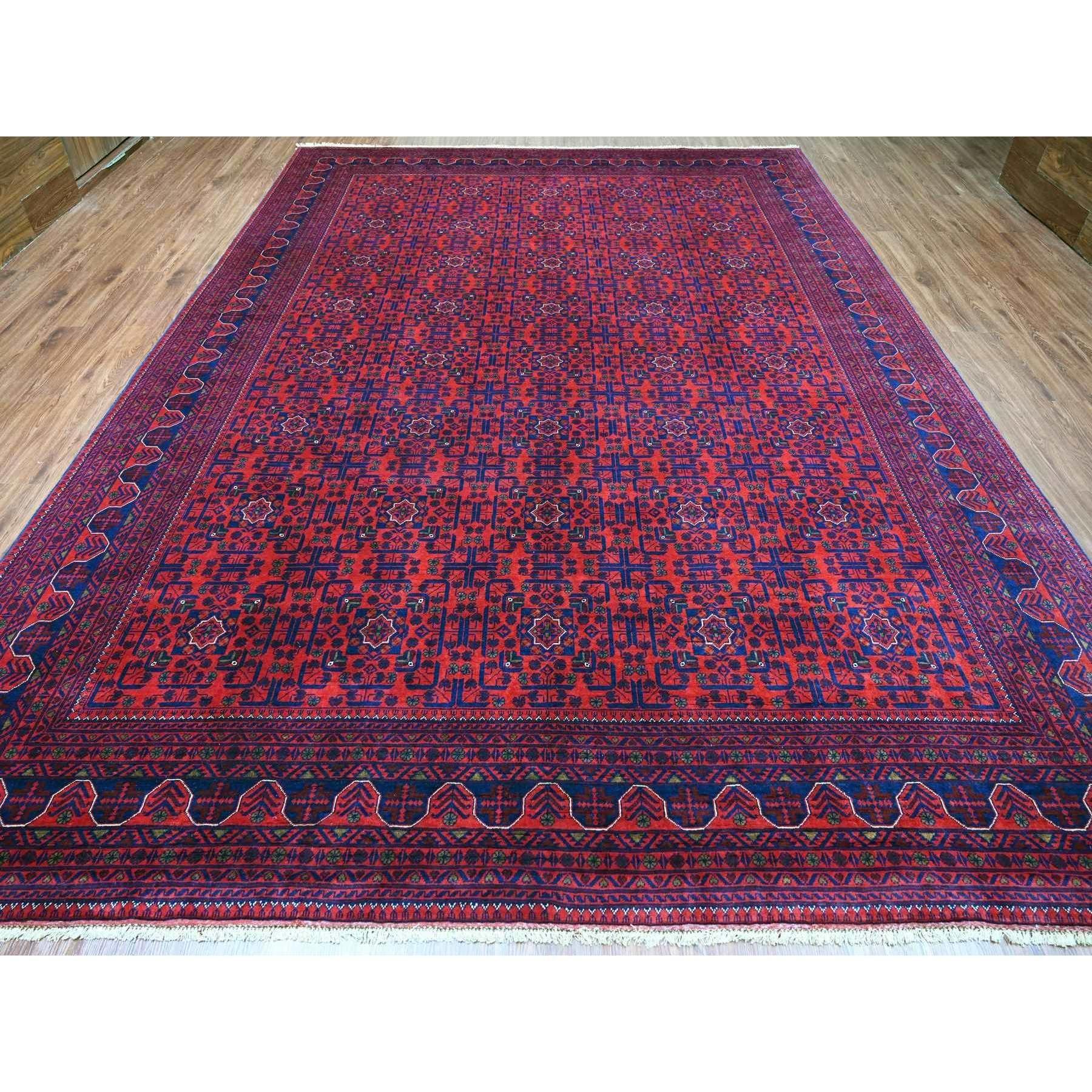 Rouge profond et saturé, Khamyab afghan avec motif étoilé répétitif, 100% laine, poil doux, noué à la main, tapis d'Orient
Matières premières : Laine
Latex : Pas de poils 
hauteur : 0,25 pouces
Style : Traditionnel
Couleur primaire : rouge
Couleurs