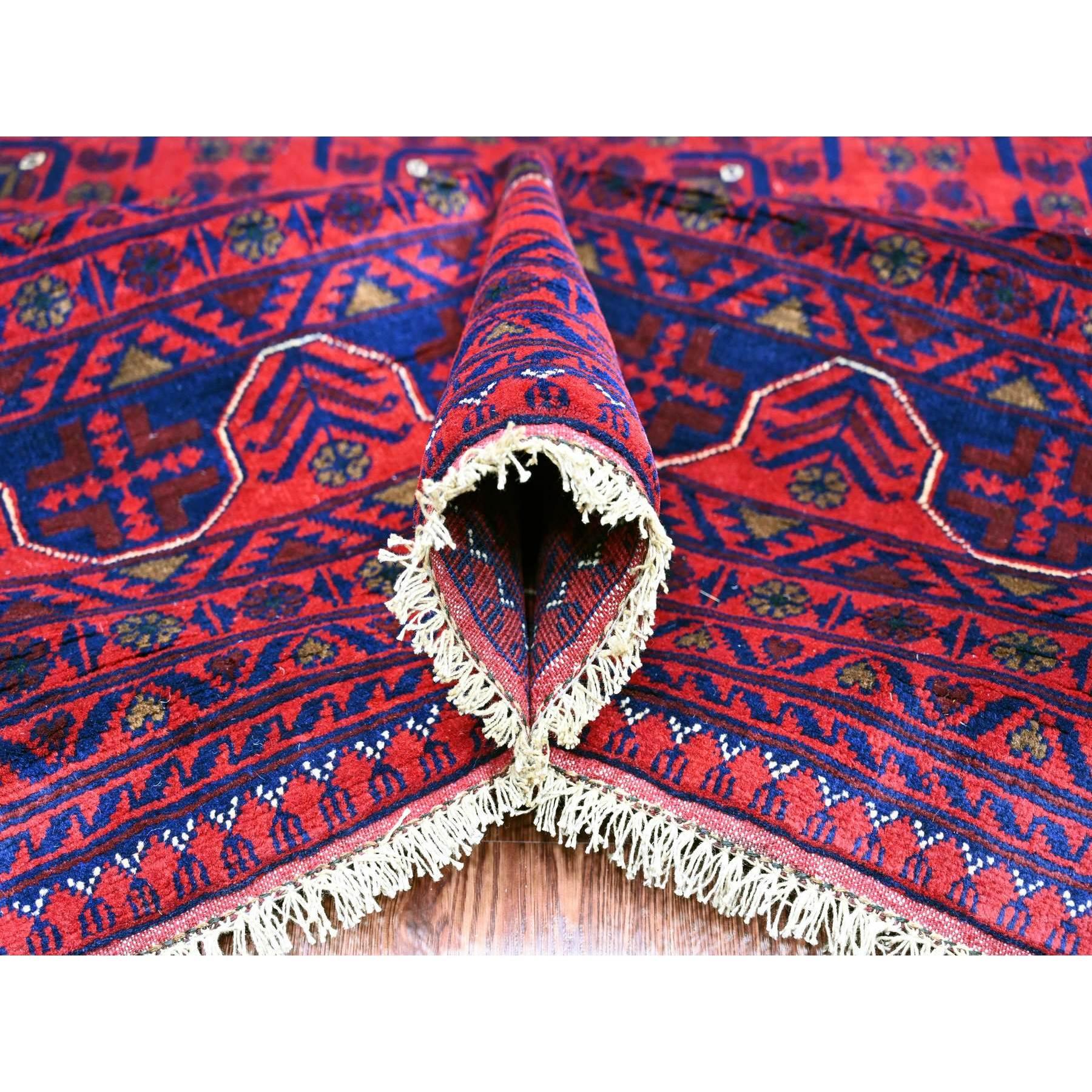 Noué à la main Tapis rouge afghan Khamyab noué à la main à motif d'étoiles récurrentes 10'x13'6