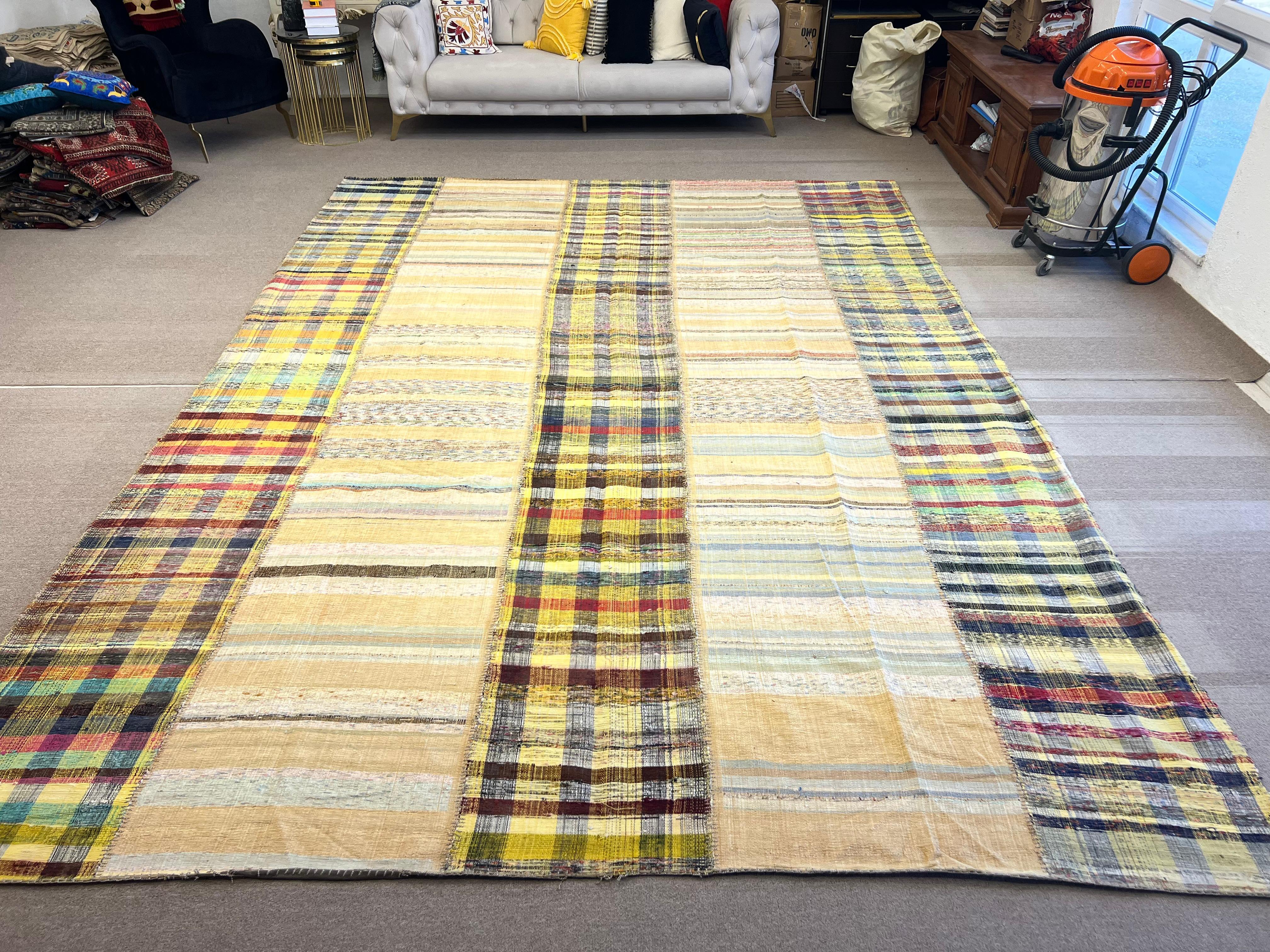 10x13.7 Ft Vintage Anatolischer Kelim, handgewebter gestreifter Teppich, Baumwoll- Rag-Teppich (Türkisch) im Angebot