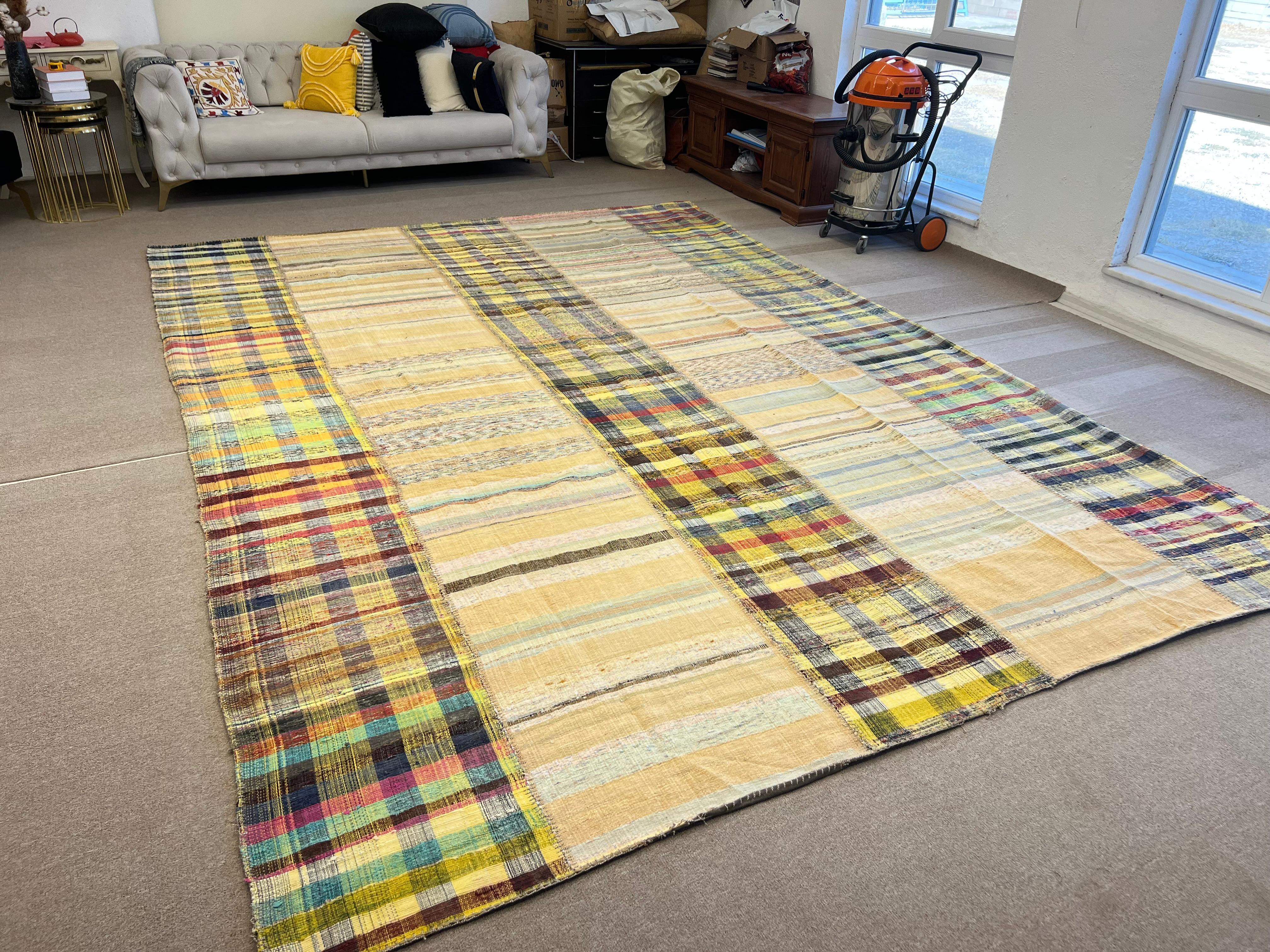 10x13.7 Ft Vintage Anatolischer Kelim, handgewebter gestreifter Teppich, Baumwoll- Rag-Teppich (Handgewebt) im Angebot